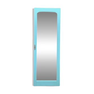 Miroir biseauté sur porte parisienne turquoise