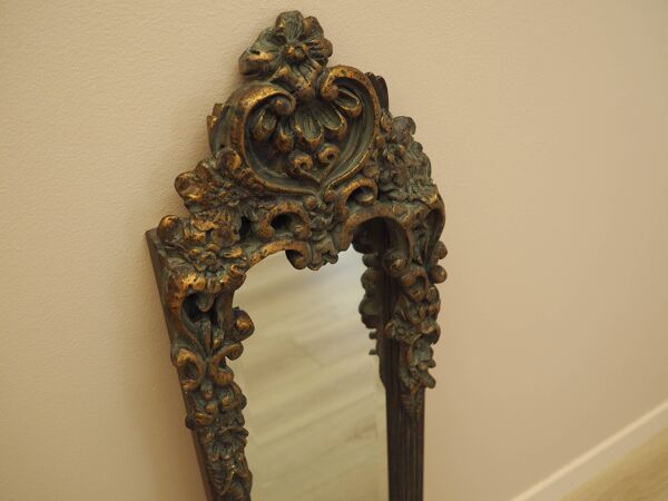 Miroir dans un cadre en bois, design italien, années 1960, fabriqué en Italie.