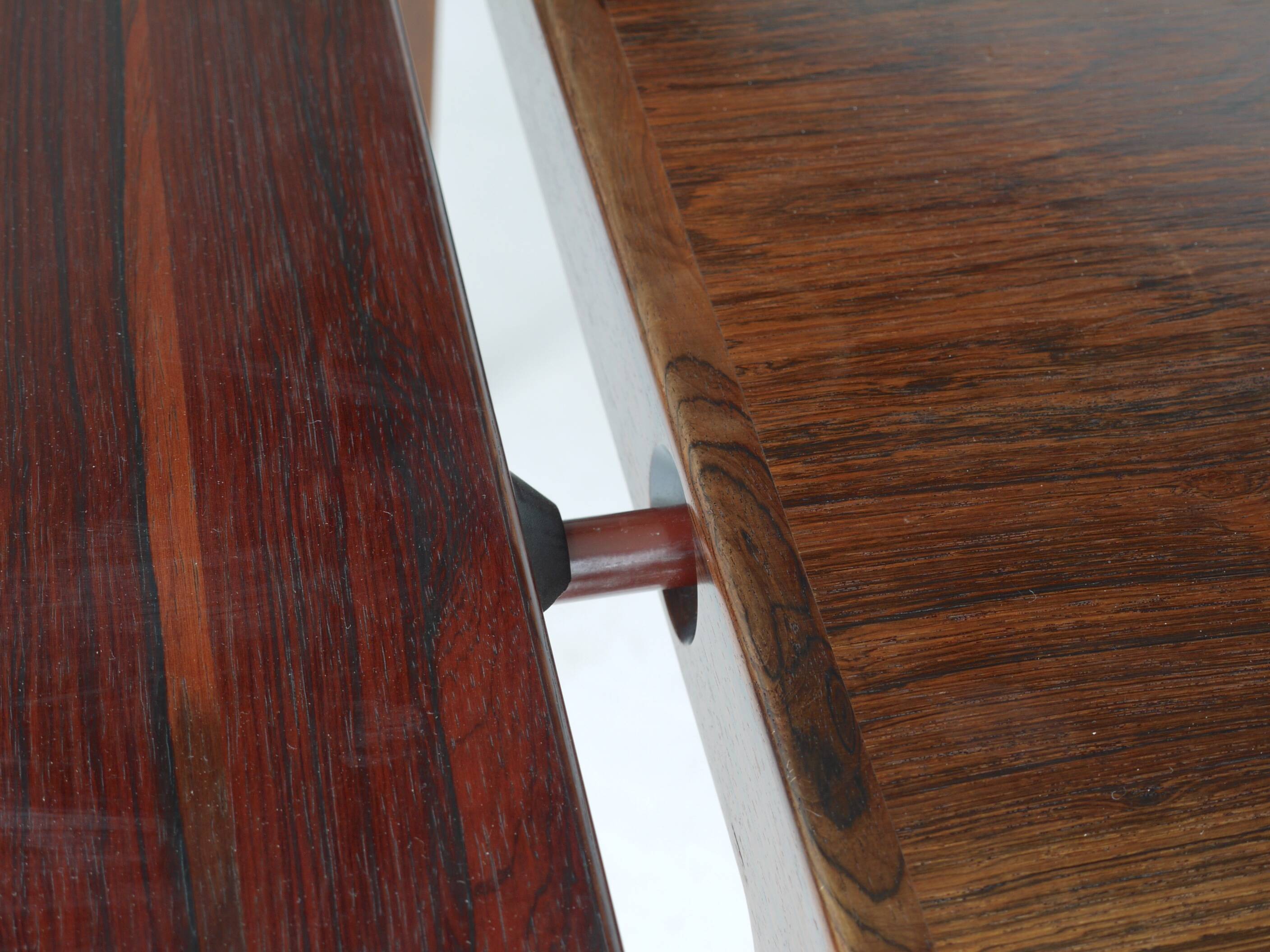 Table à manger danoise par Poul Hundevad et Kai Winding. Années 1960