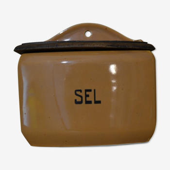 Salt pot with wooden lid
