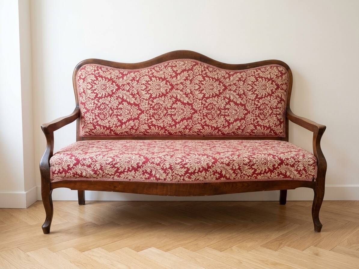 Banquette Louis Philippe en bois et tissu rouge