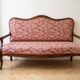 Banquette Louis Philippe en bois et tissu rouge