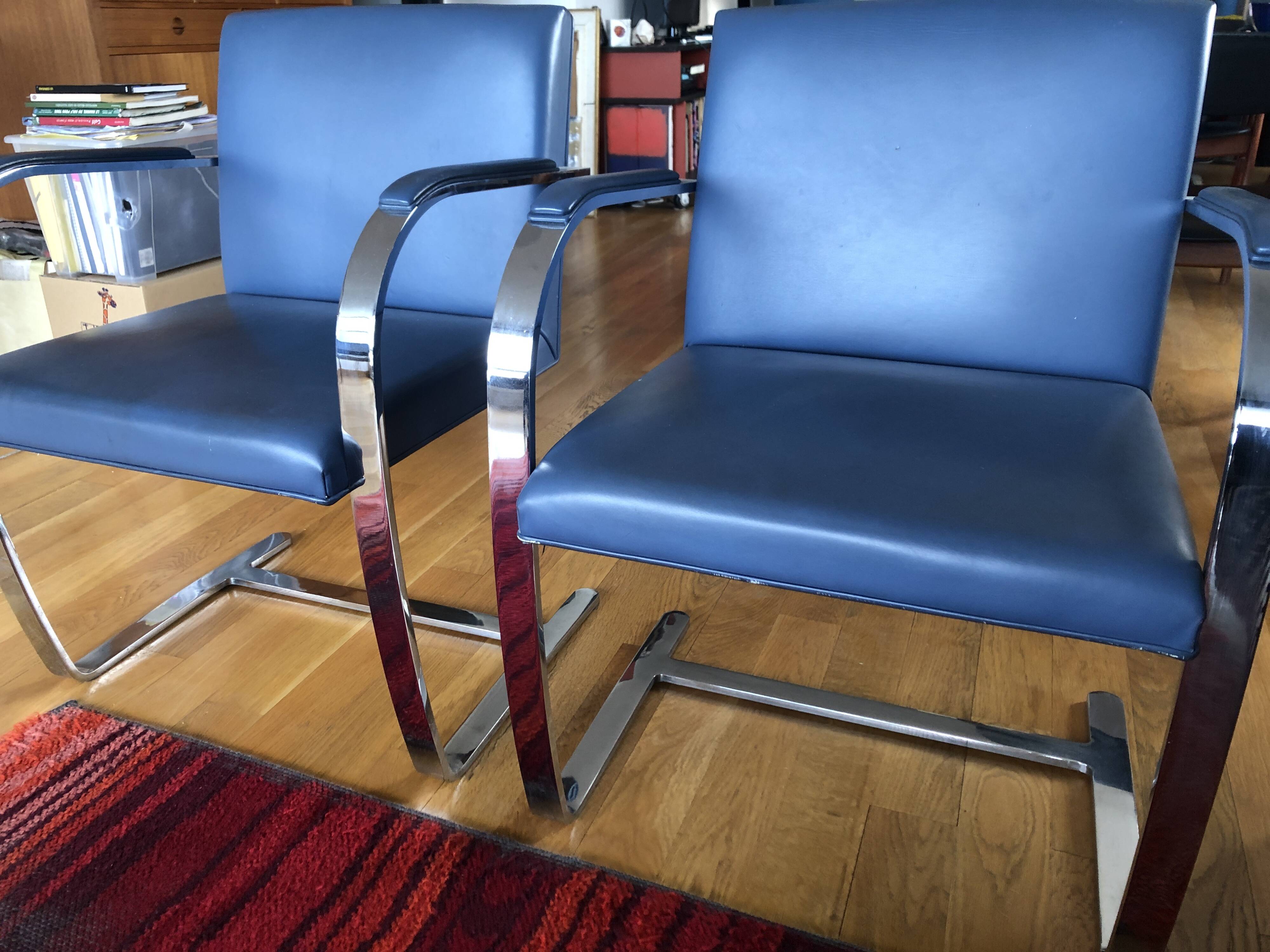 Fauteuils BRNO Mies Van der Roche chez Knoll