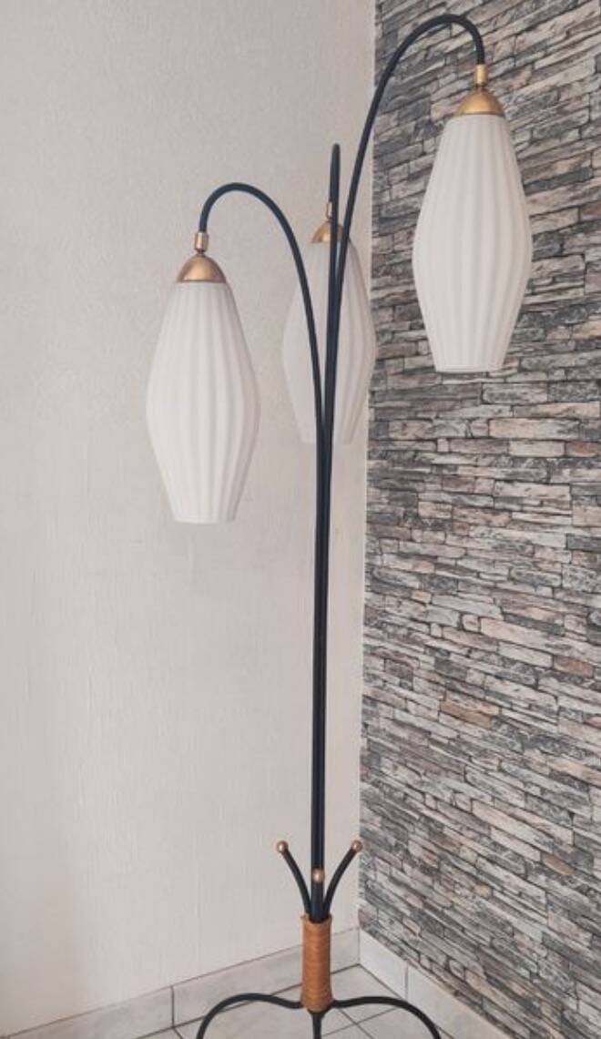 Lampadaire vintage 1960 verre opaline plissé et fer forgé