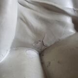 Bust of a woman in plaster The e-reader