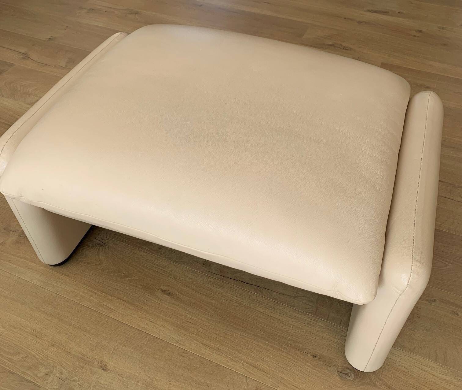 Ottoman Maralunga in leather Cassina