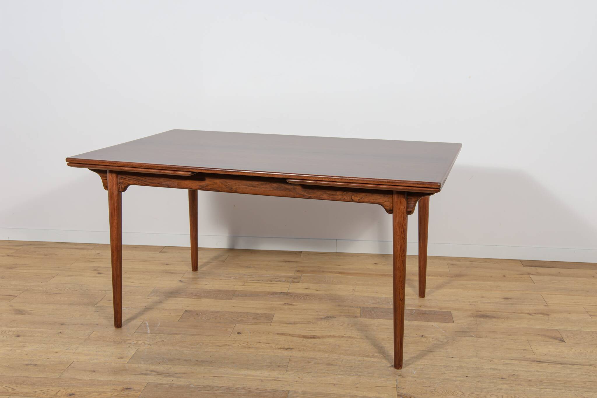 Mid-Century Modern Rosewood Dining Table Model 54 by Gunni Omann for Omann