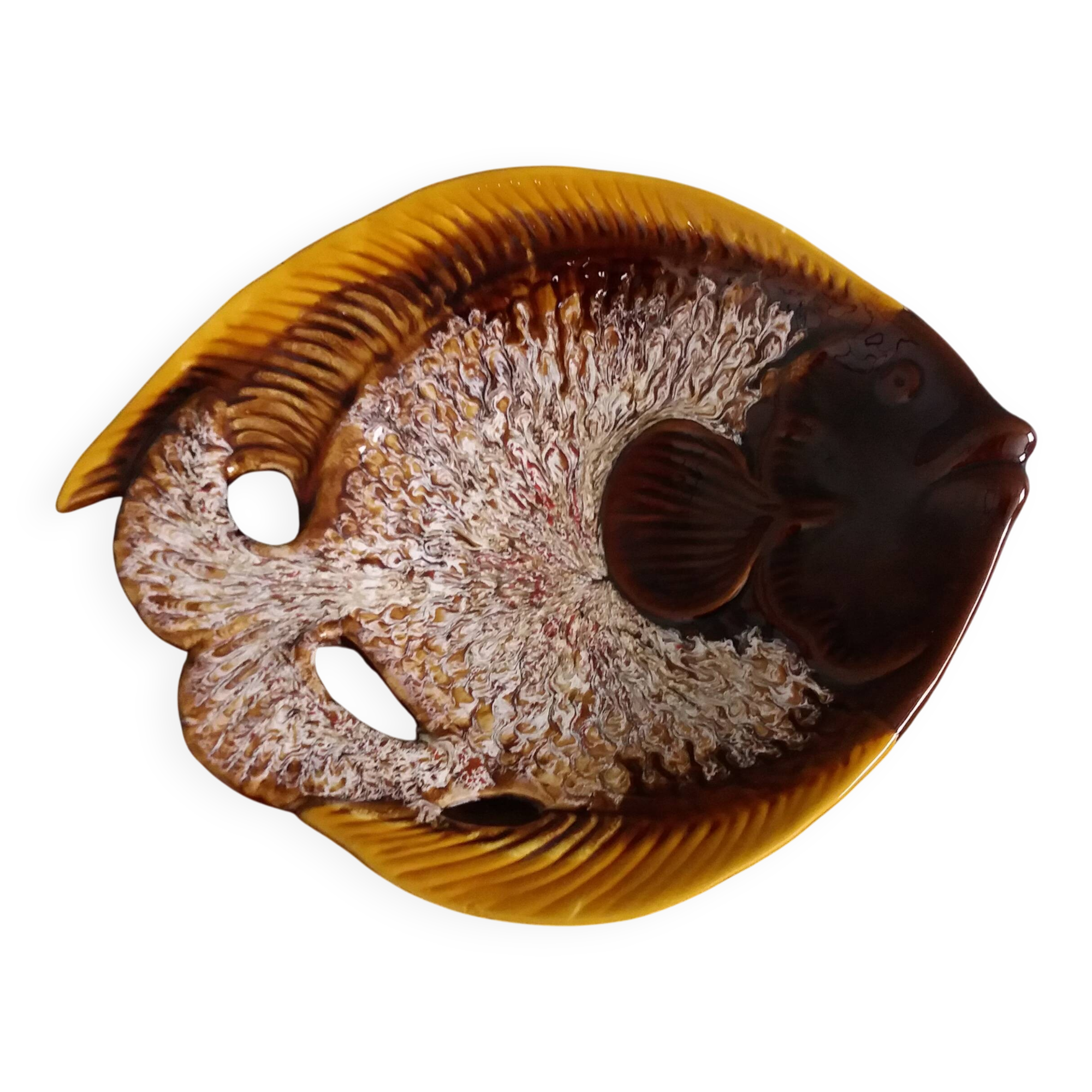 Zoomorphic fish-shaped slipcase in slipware, Vallauris