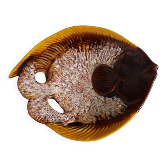 Zoomorphic fish-shaped slipcase in slipware, Vallauris