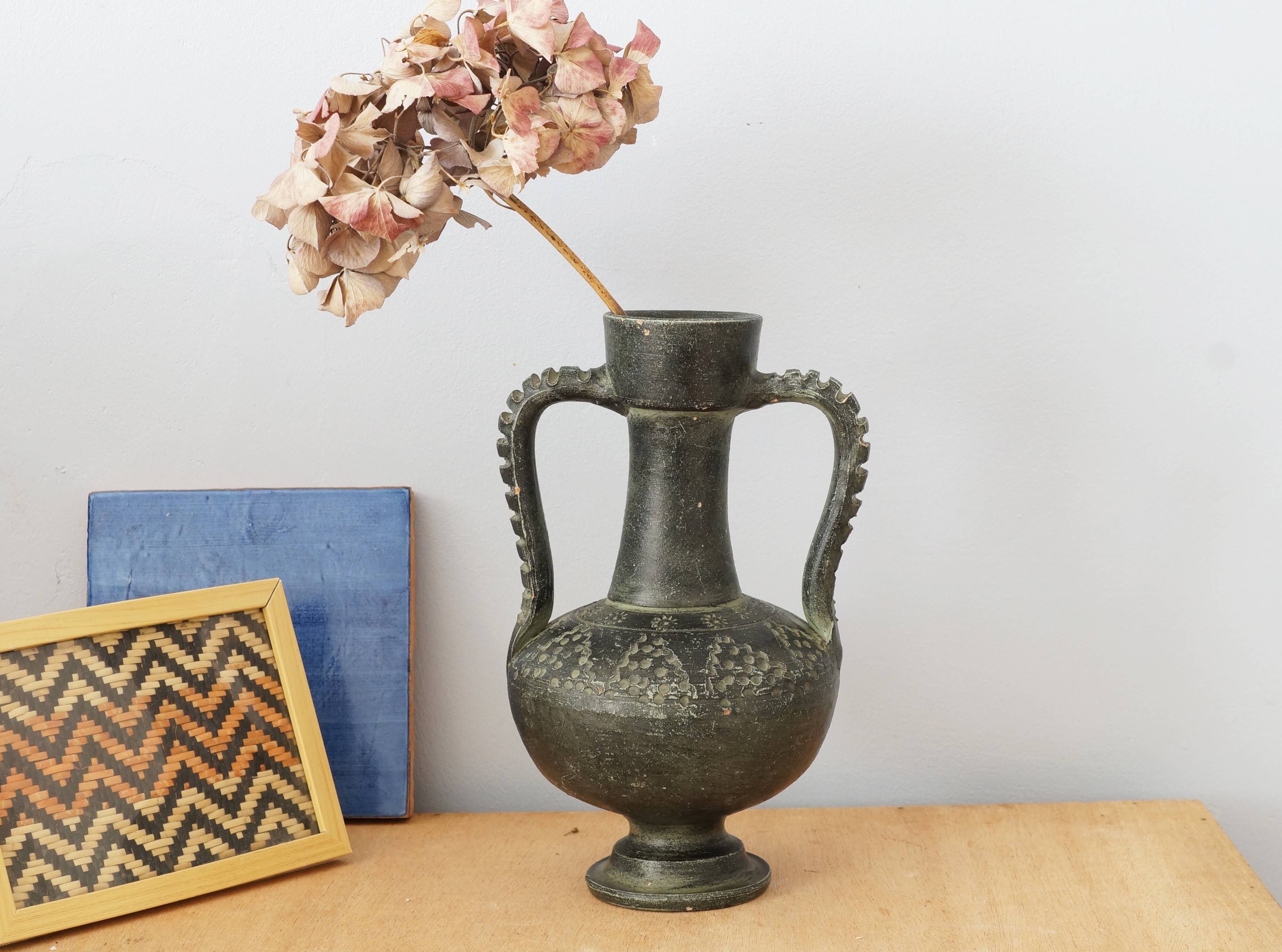 Black vase of antique inspiration in the shape of an amphora, 50s or 60s, vintage