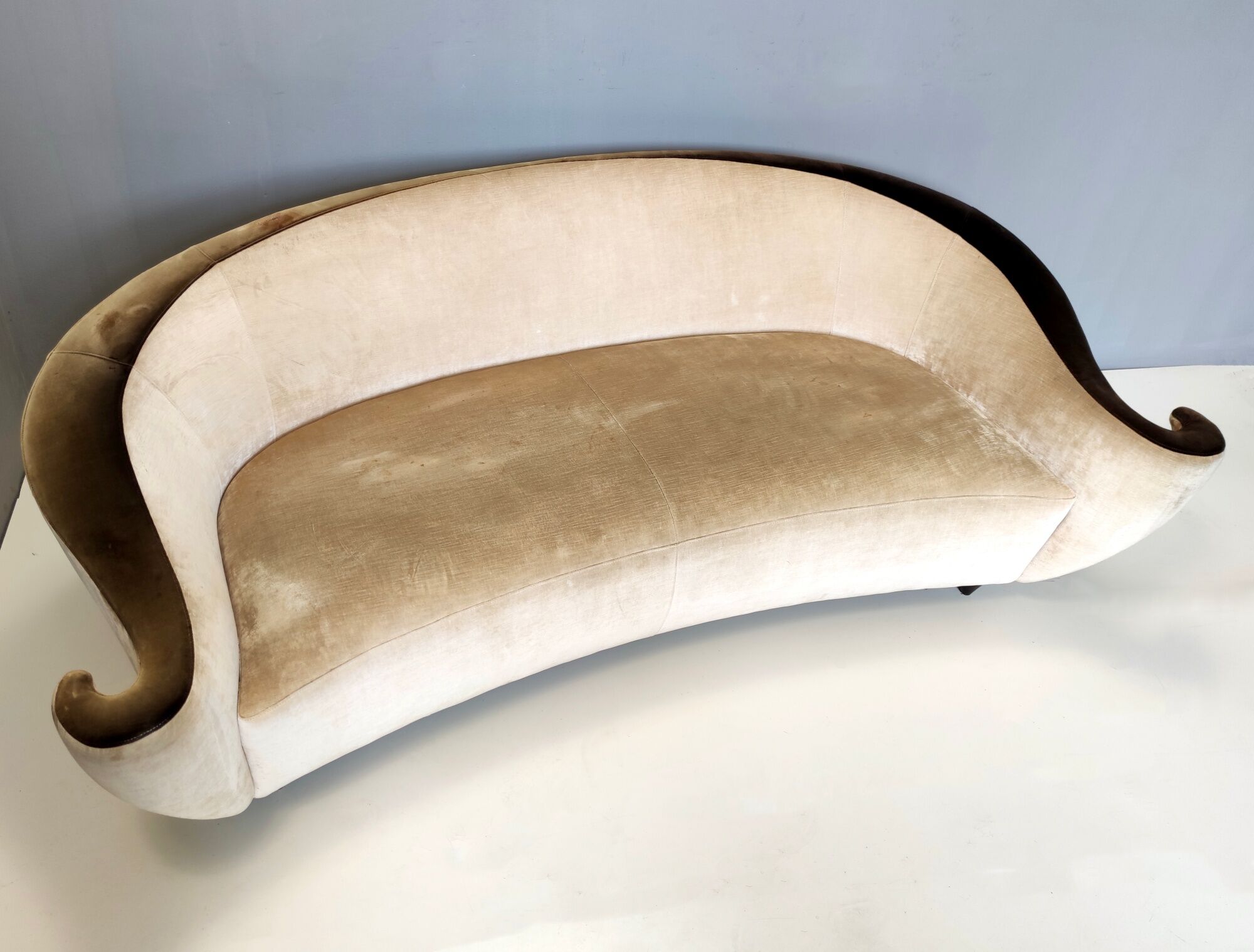 Fairy-tale kidney bean beige velvet sofa, italy