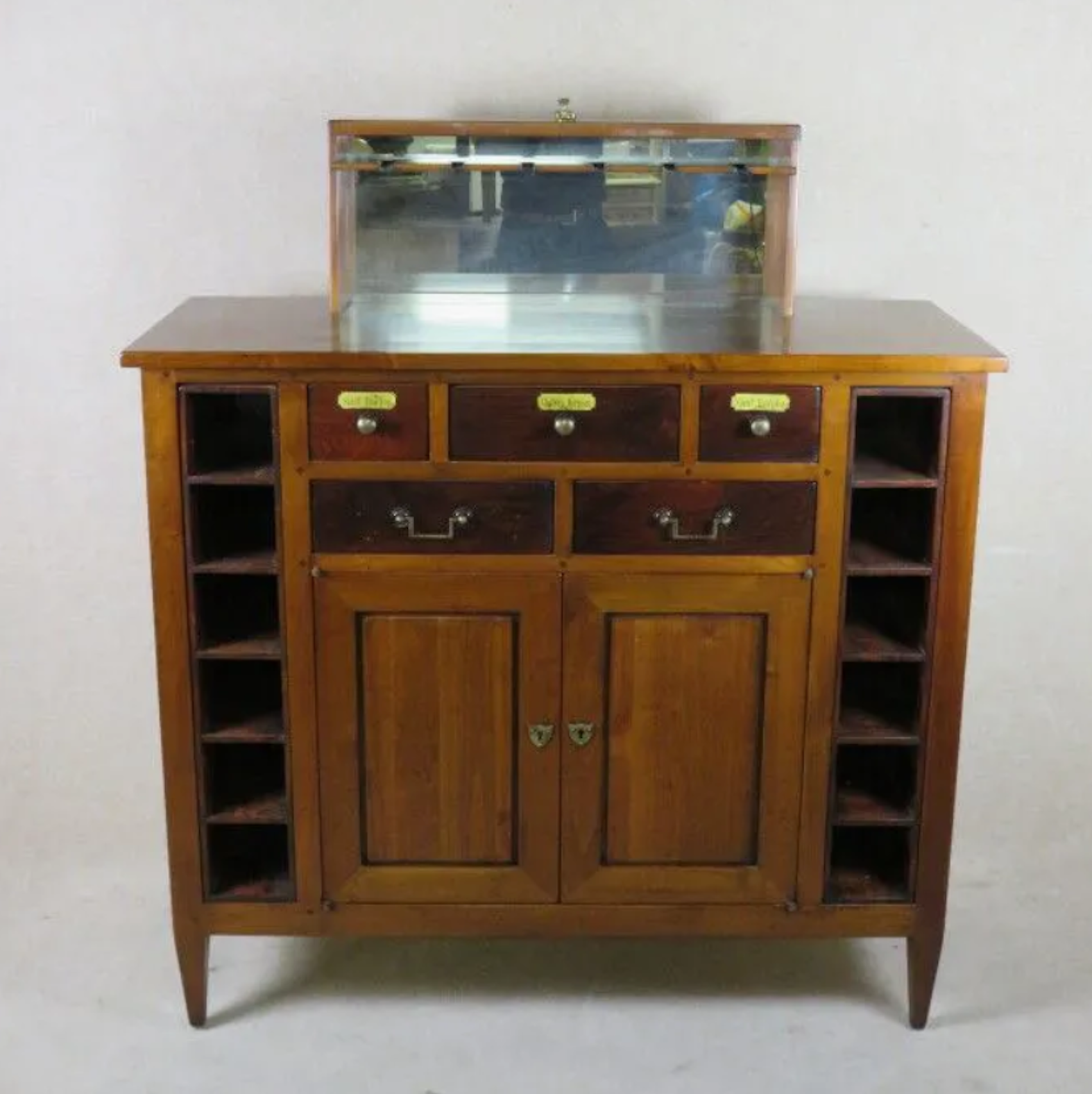 Meuble ''œnologue'' en bois