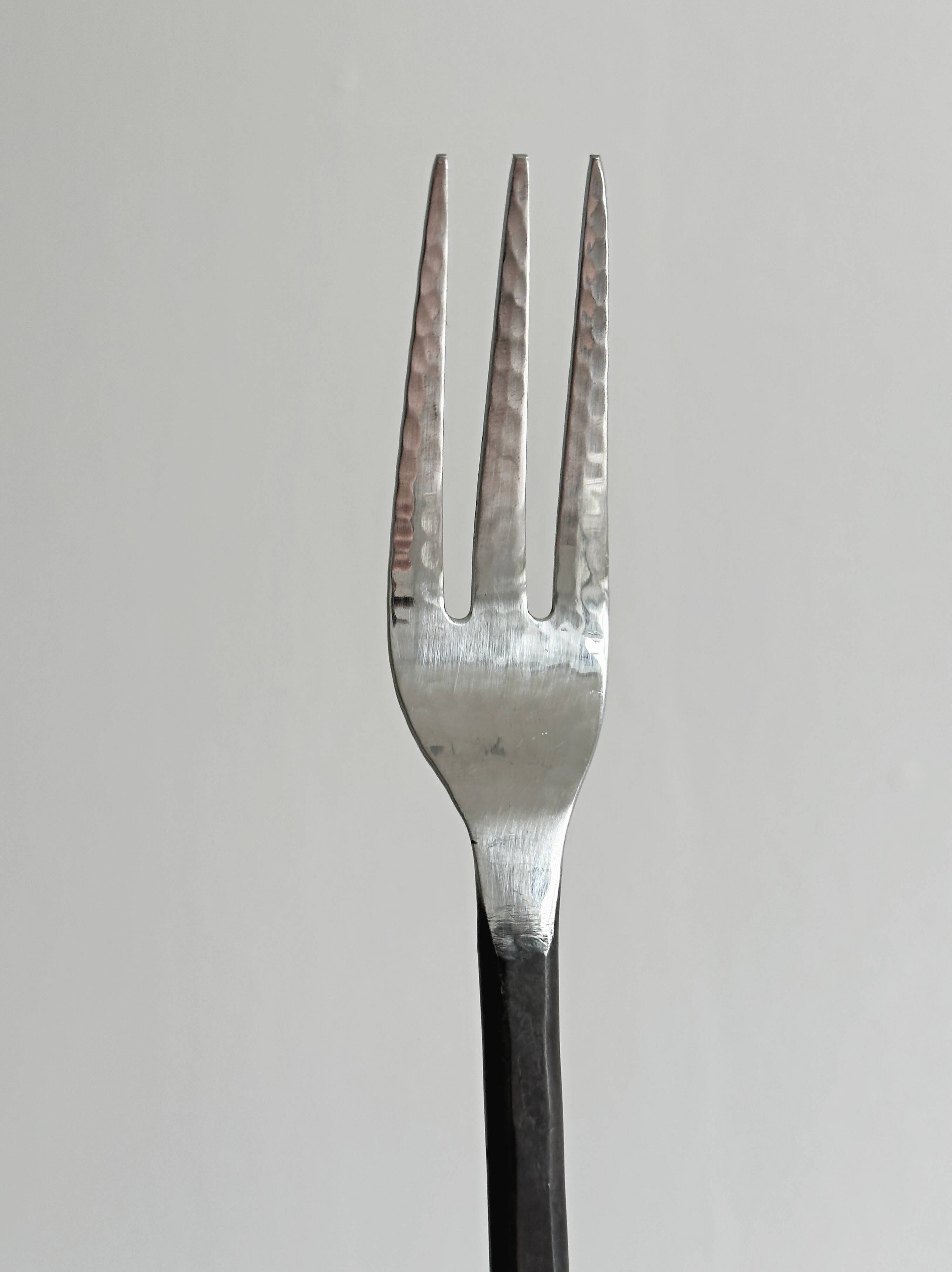 Set of 4 hammered metal cutlery with snail pattern.