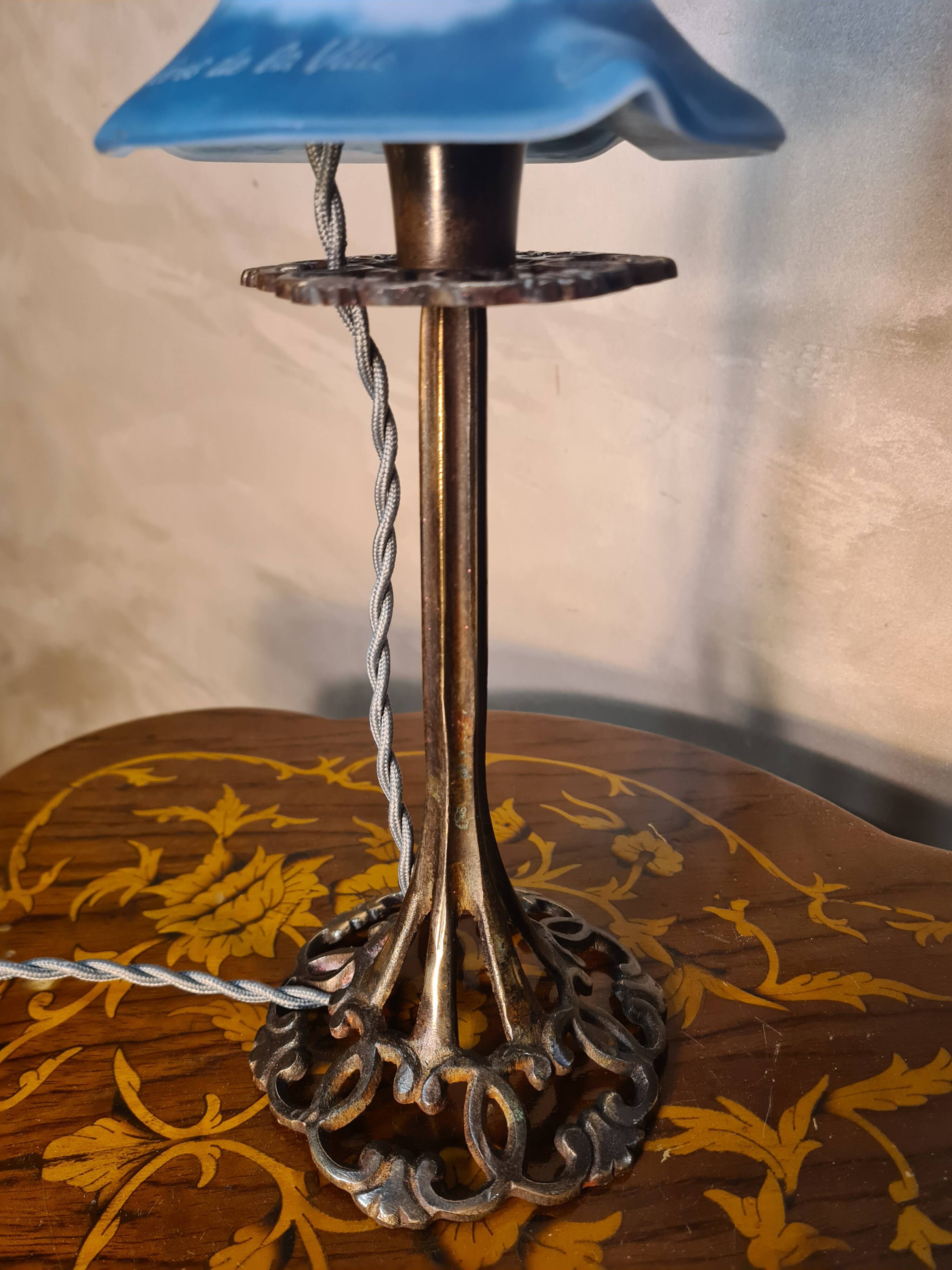 lampe bronze art nouveau tulipe pate de verre signé lumieres de la ville 40
