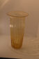Vase jaune en verre soufflé