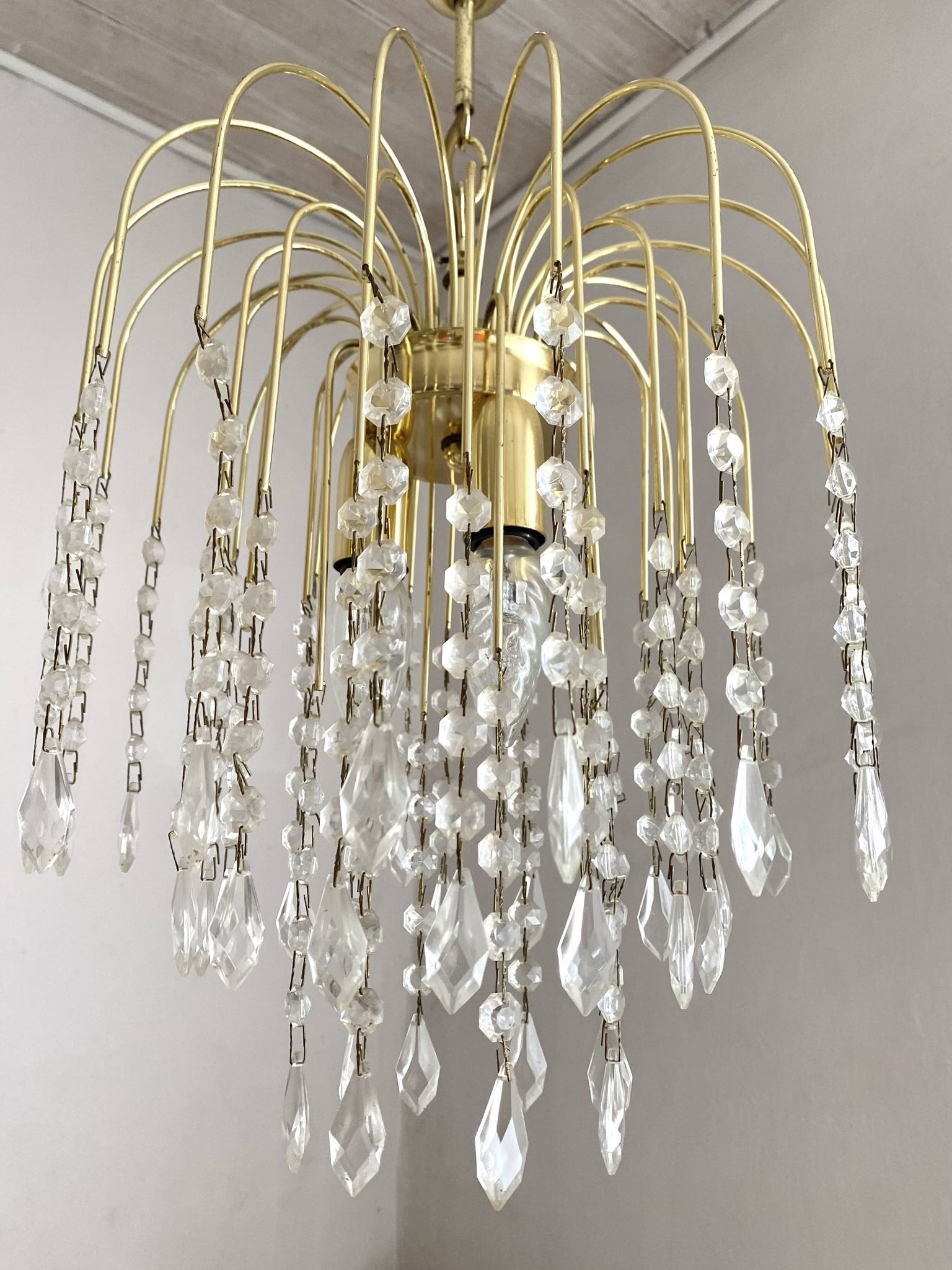 Vintage Italian cascade chandelier with pendants.