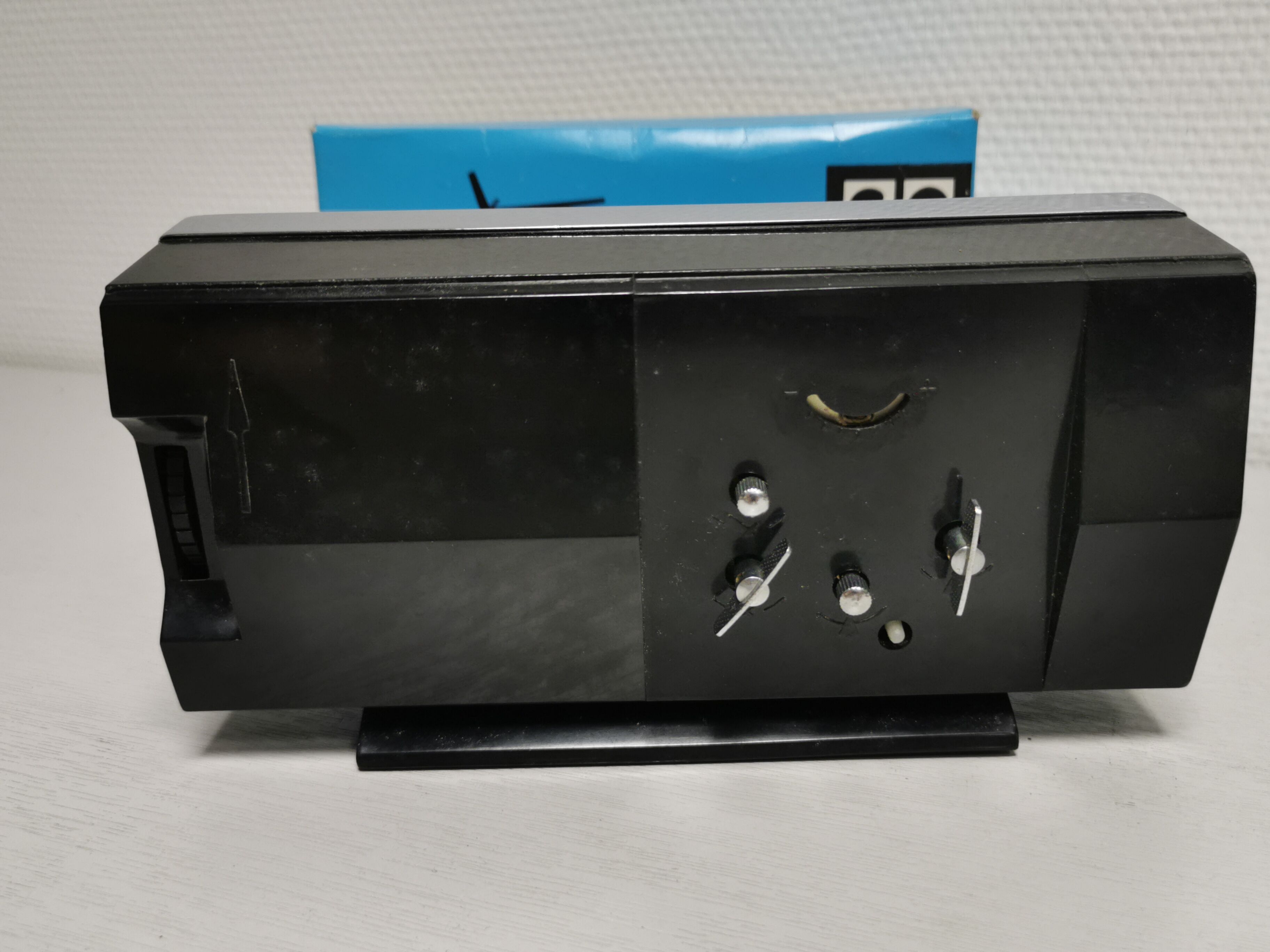 Vintage mechanical alarm clock NEW - Daimond , Roller Calendar . space age