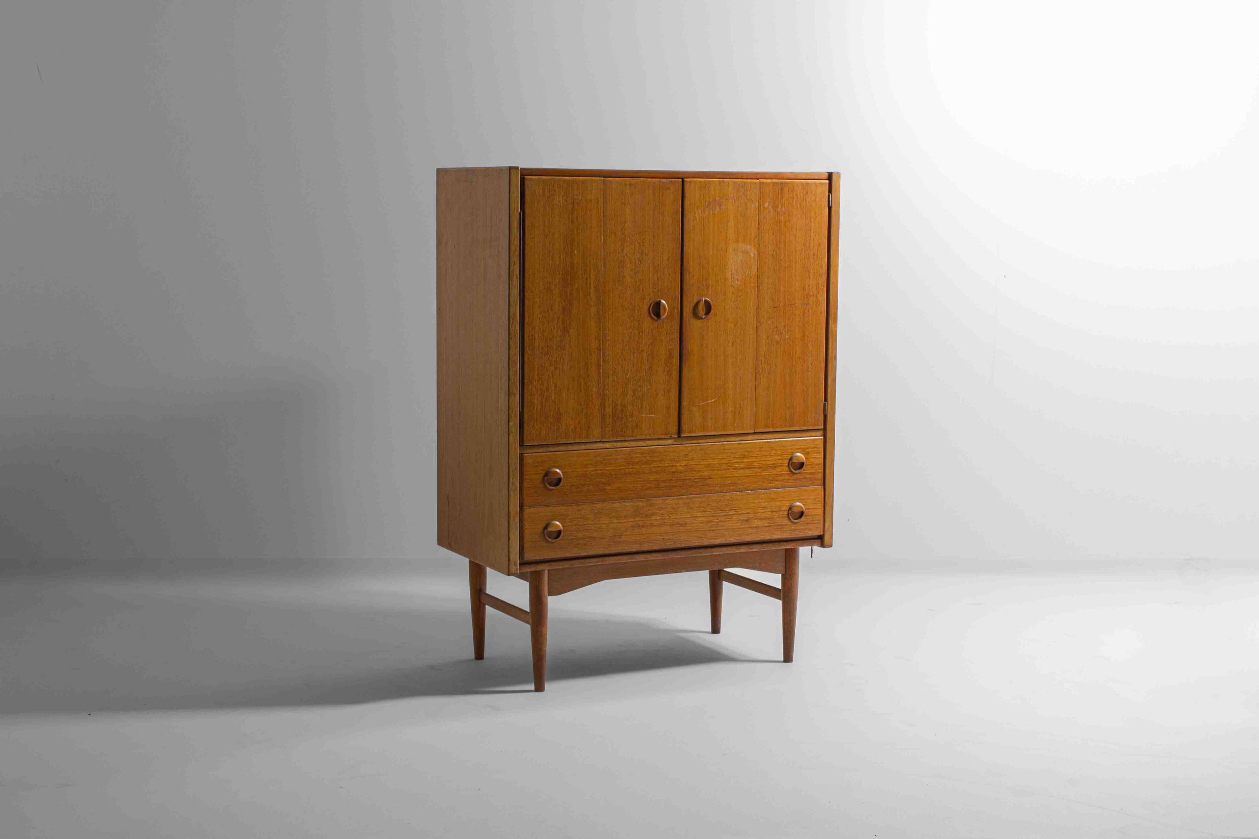 Meuble bar, buffet en hêtre, Belgique années 1960
