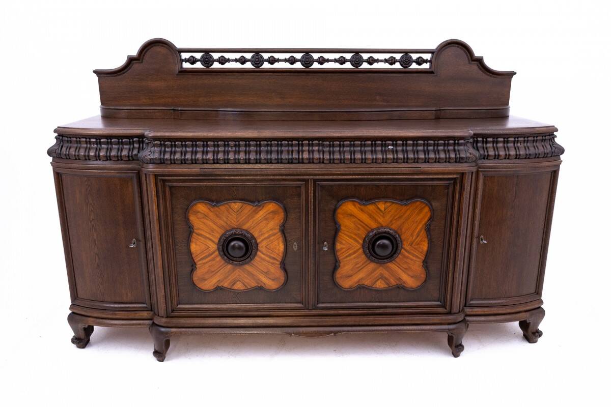 Oak chest of drawers, Germany, circa 1930.