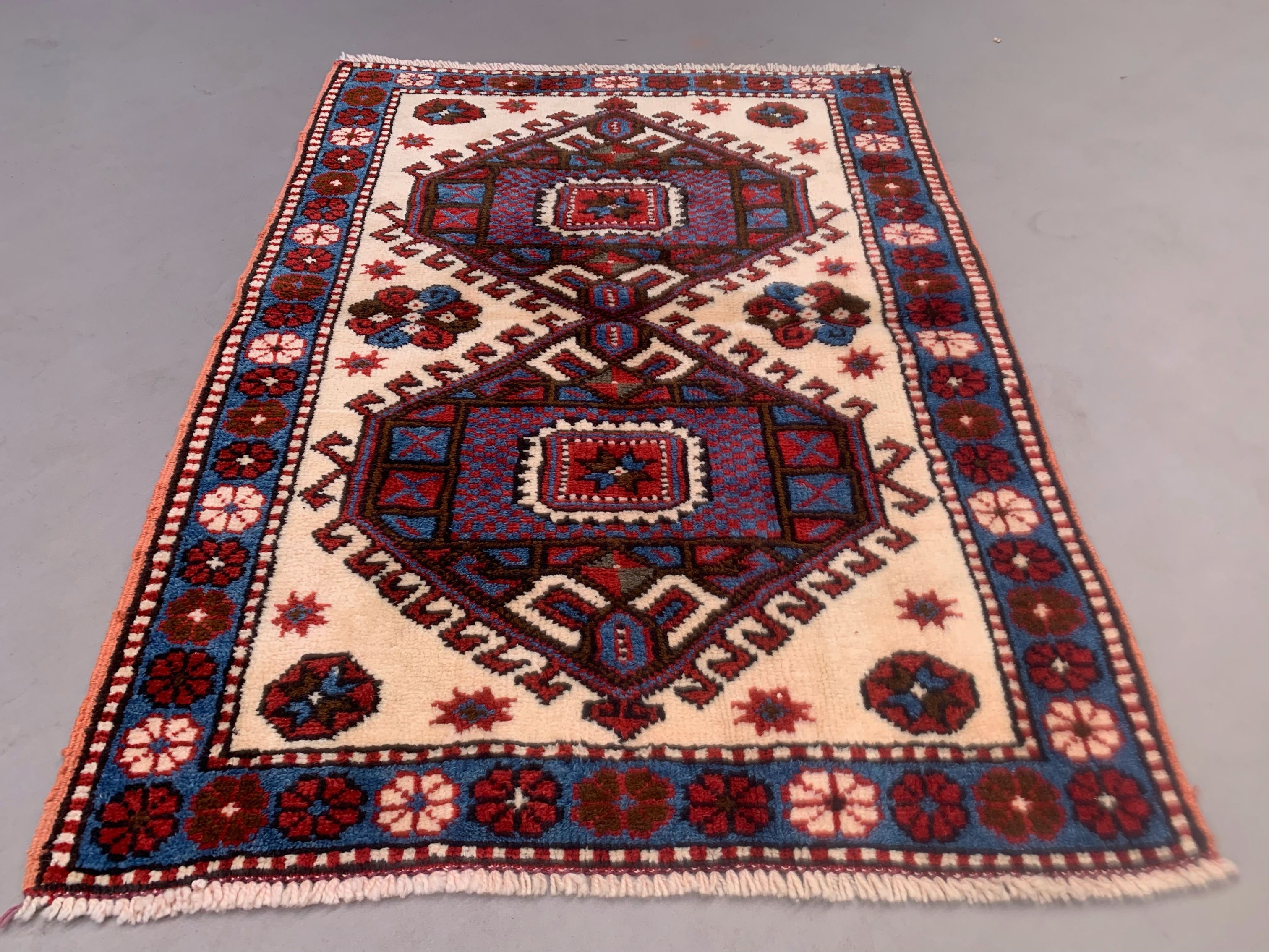 Old turkish kazak rug 129x91 cm vintage tribal carpet, red and blue large