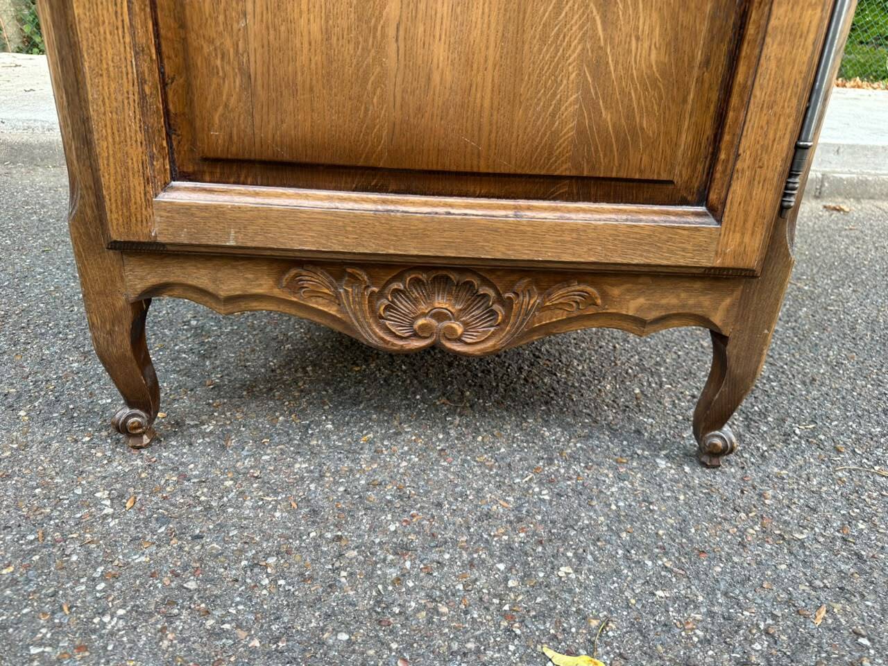 Single door oak wardrobe in Louis XV style – Vintage wardrobe