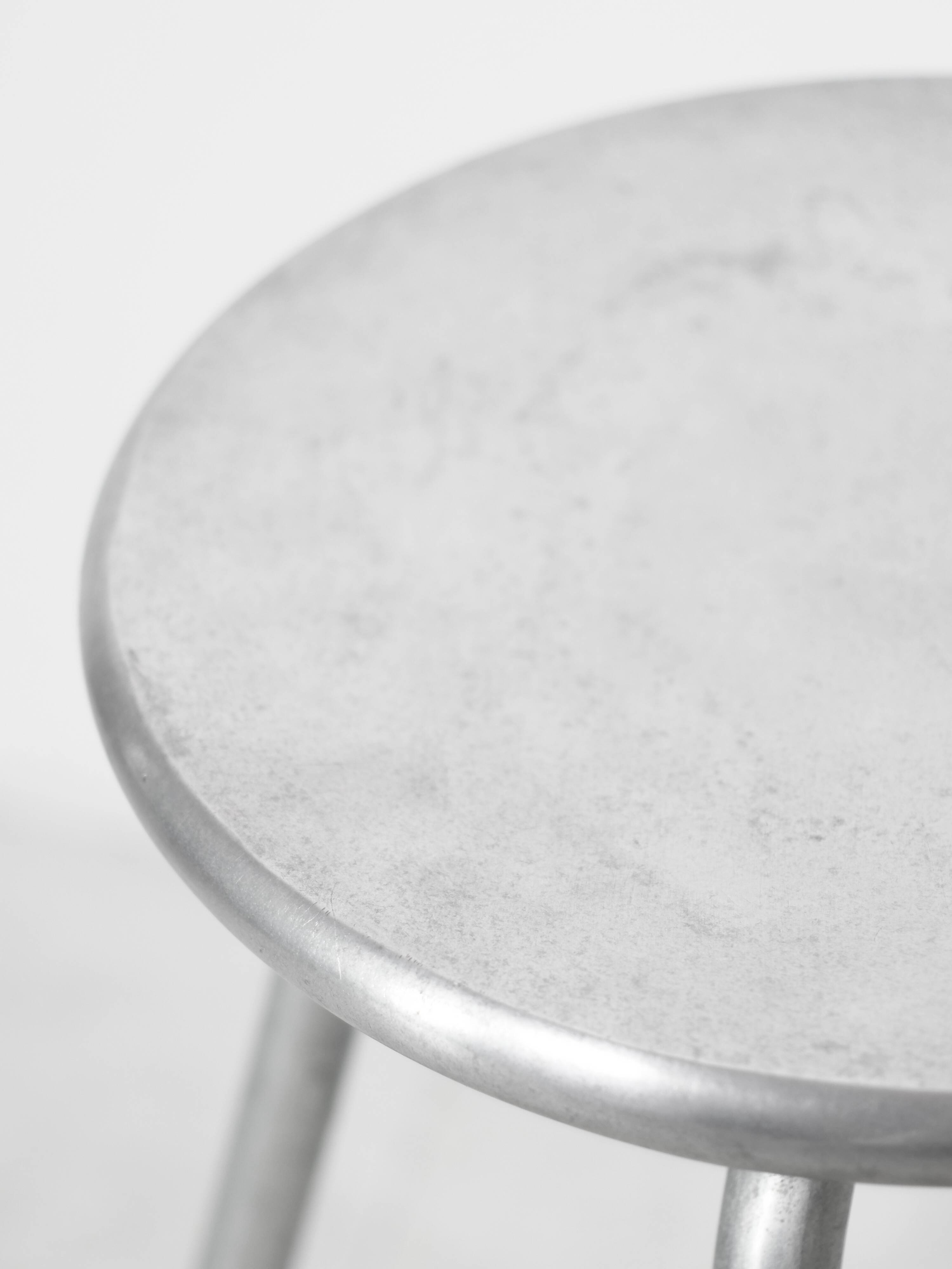 tubular design stool in aluminium cast