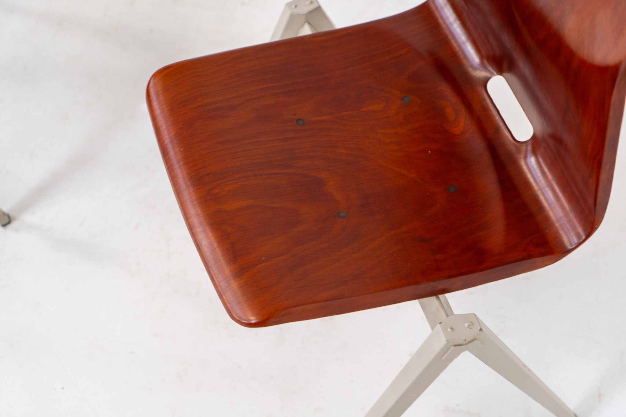 Ensemble de 6 chaises de salle à manger industrielles "S22" par Pagholz