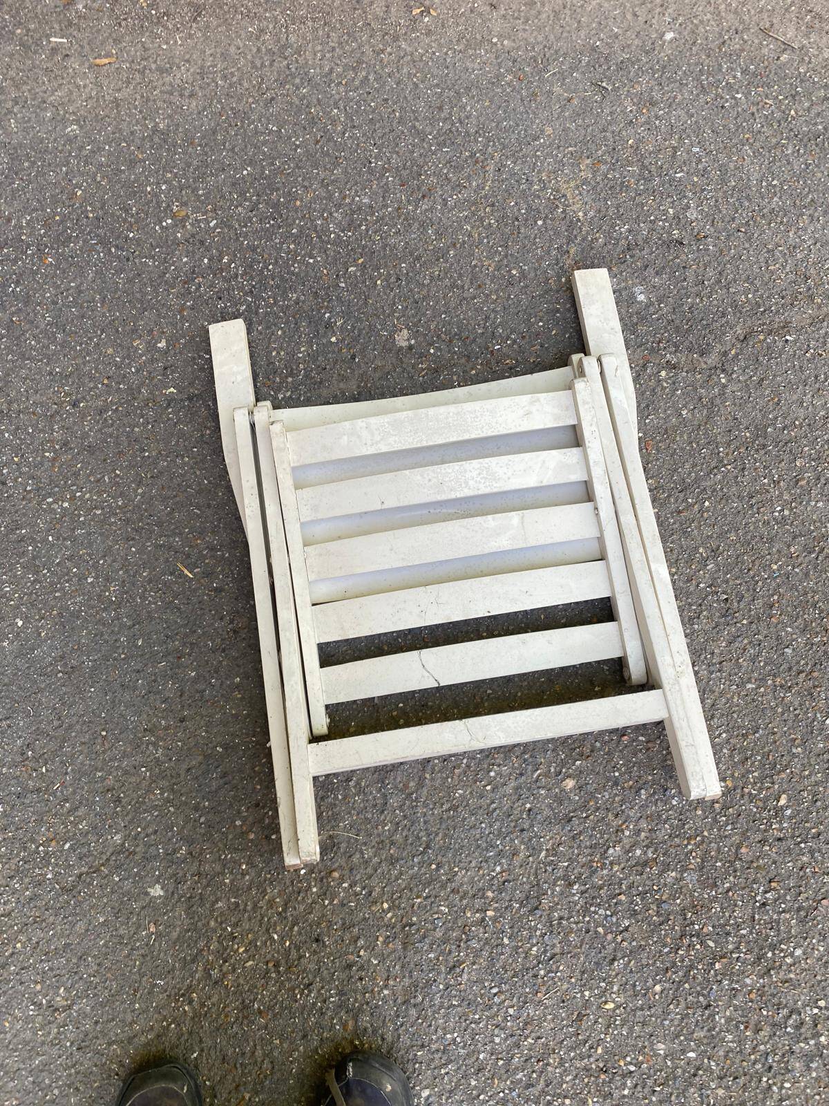 Chaise de jardin pliable blanche en bois massif