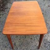 Table de salle à manger en teck scandinave