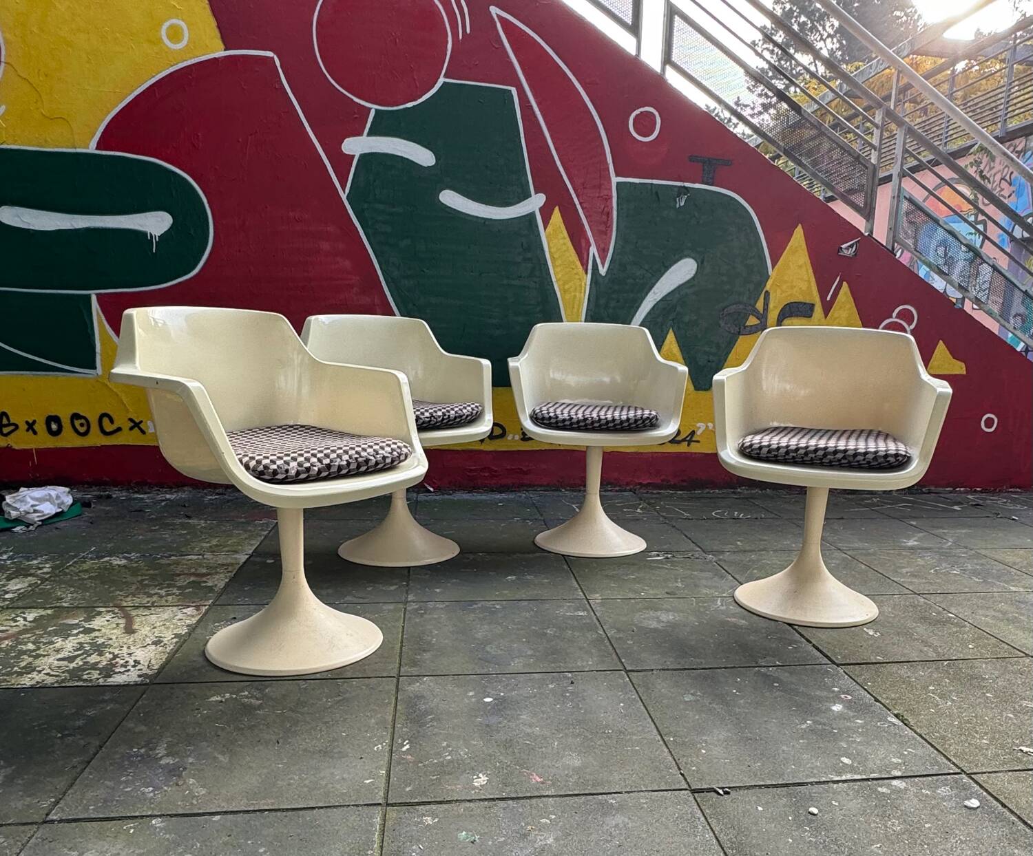 Series 4 tulip chairs