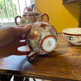 Lot of tea cups and Chinese porcelain pot