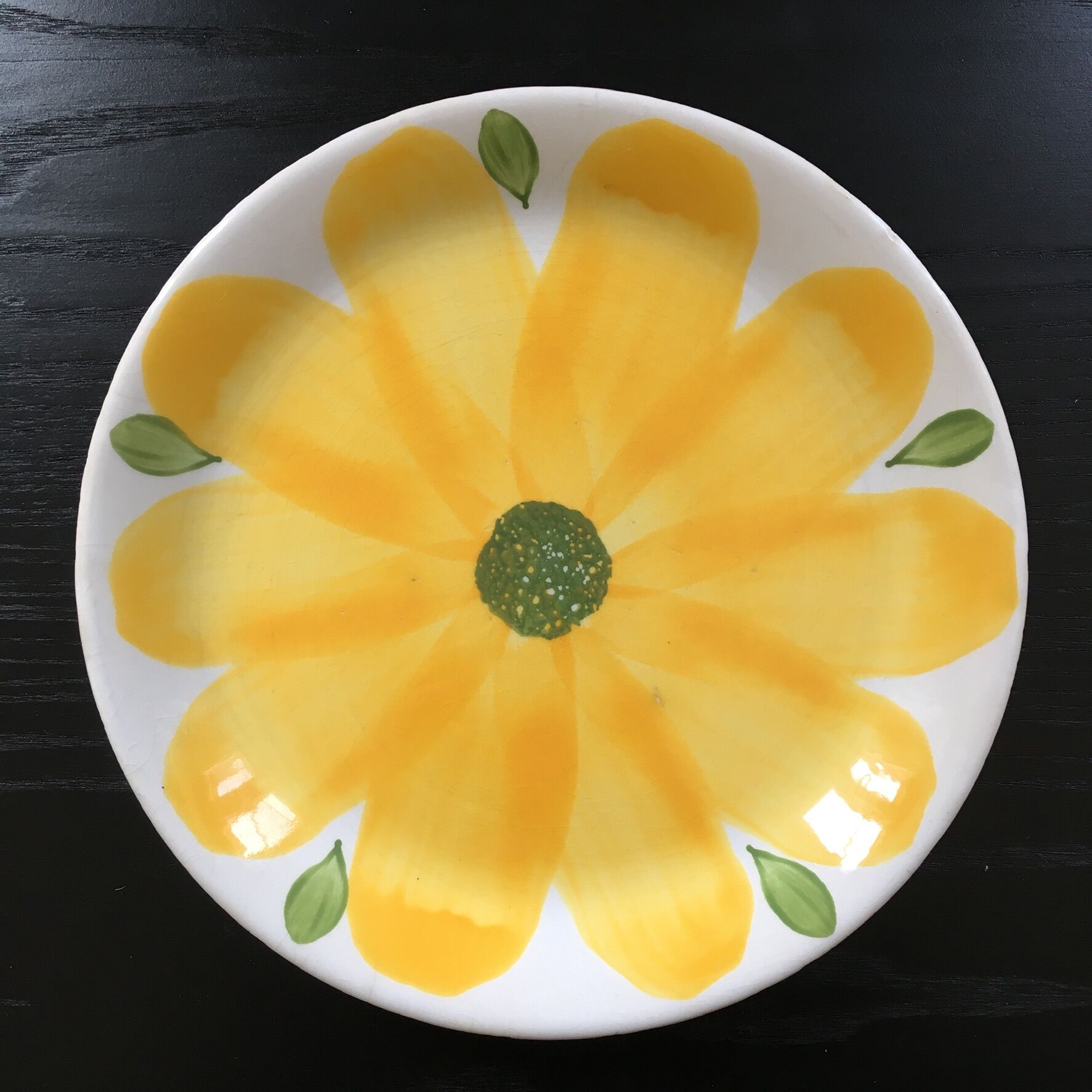 Italian yellow flower plate