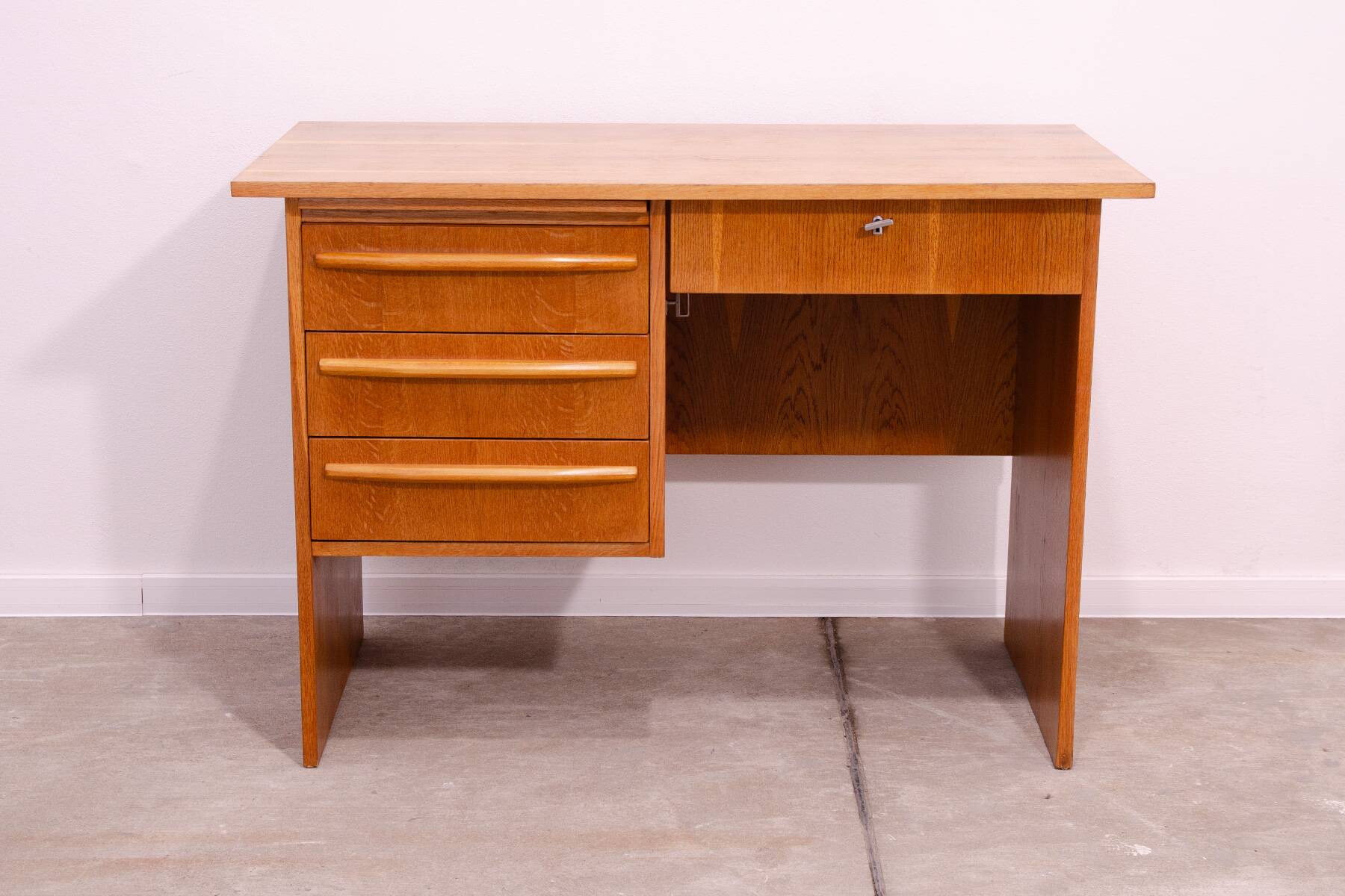 Bureau pour femme du milieu du siècle entièrement restauré, années 1970, Tchécoslovaquie