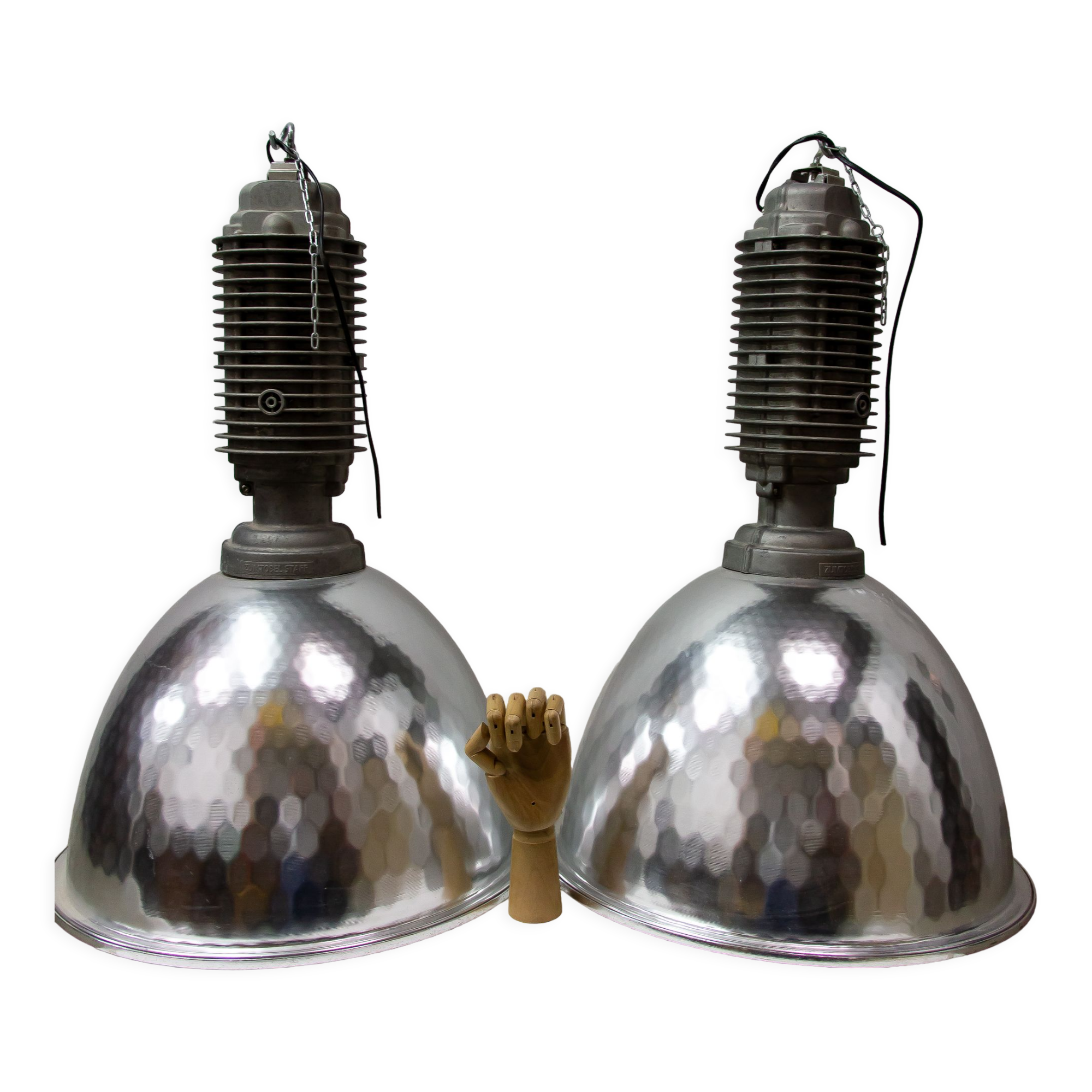 Lampe suspension design industriel aluminium zumtobel