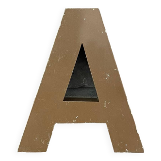 Lettre «  A » d’enseigne vintage en métal