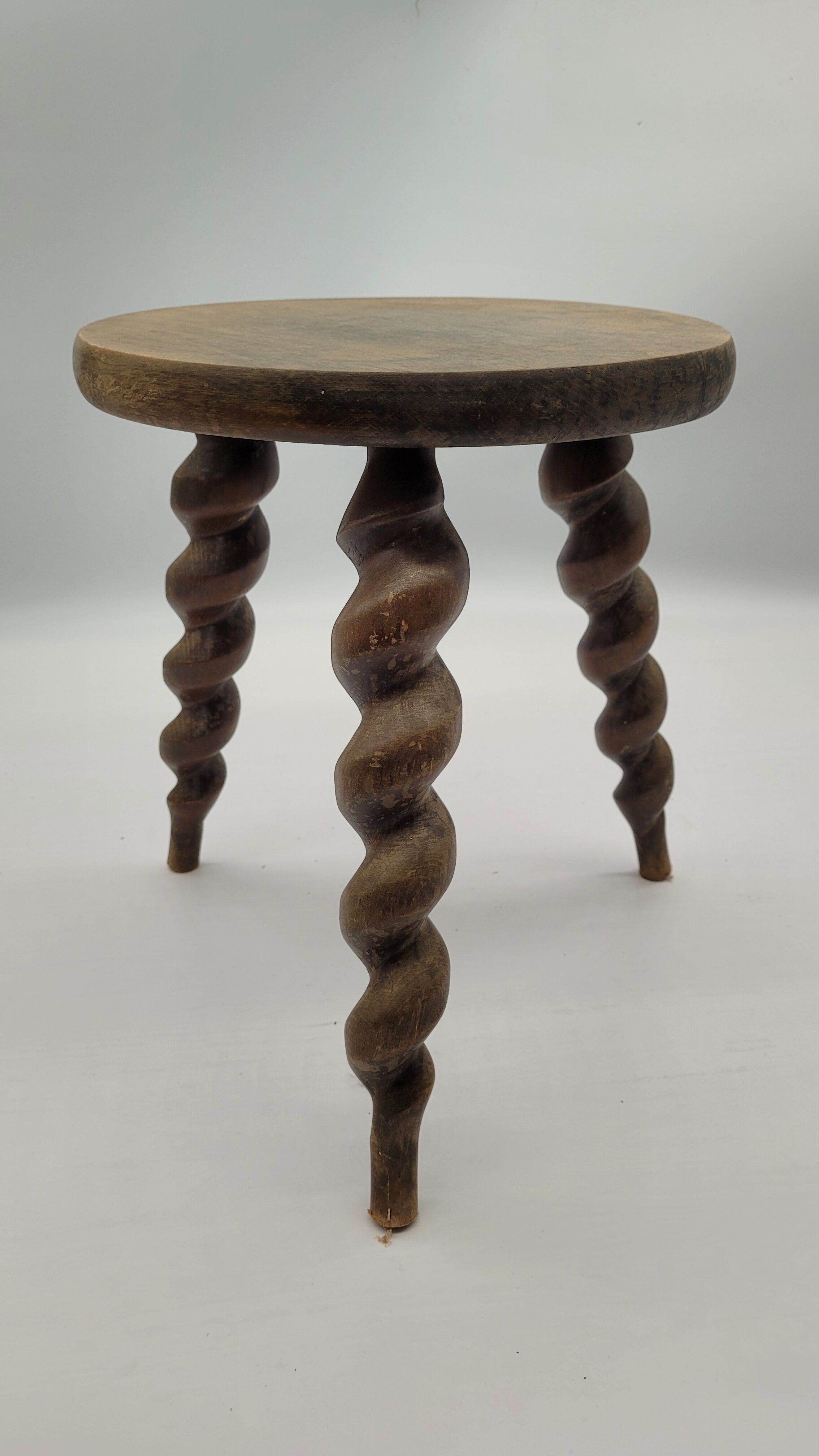 Tripod stool turned feet