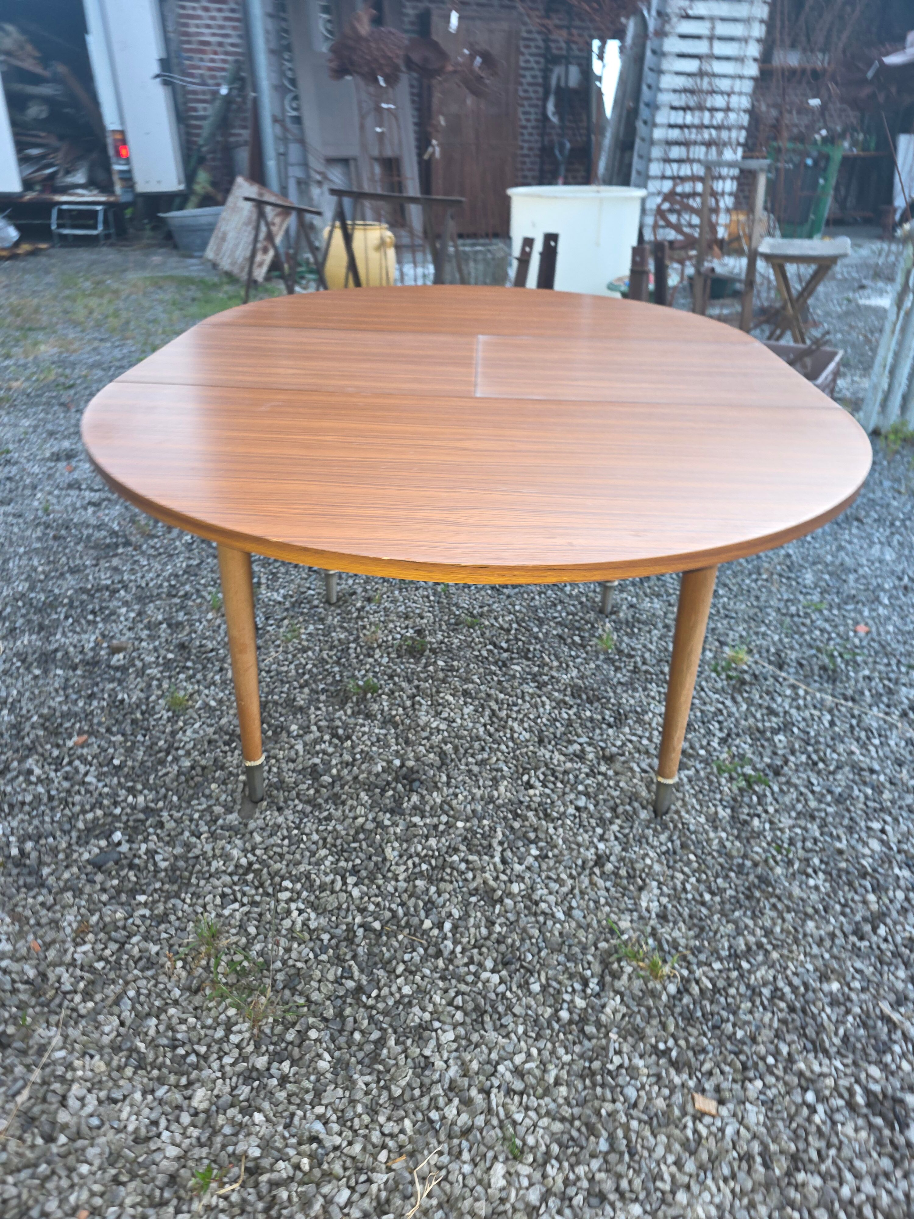 Table scandinave extensible en teck des années 60