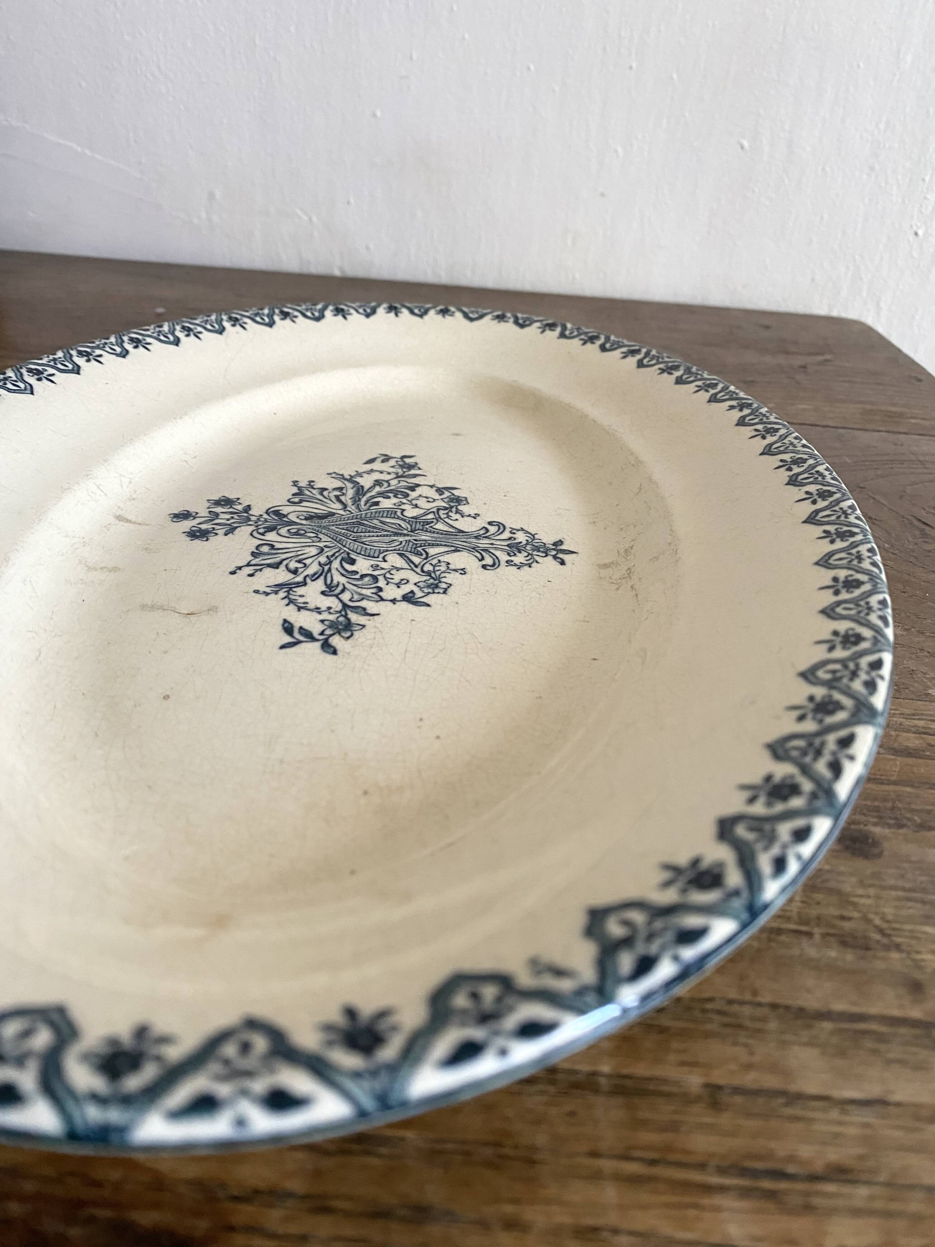 Oval iron earth dish