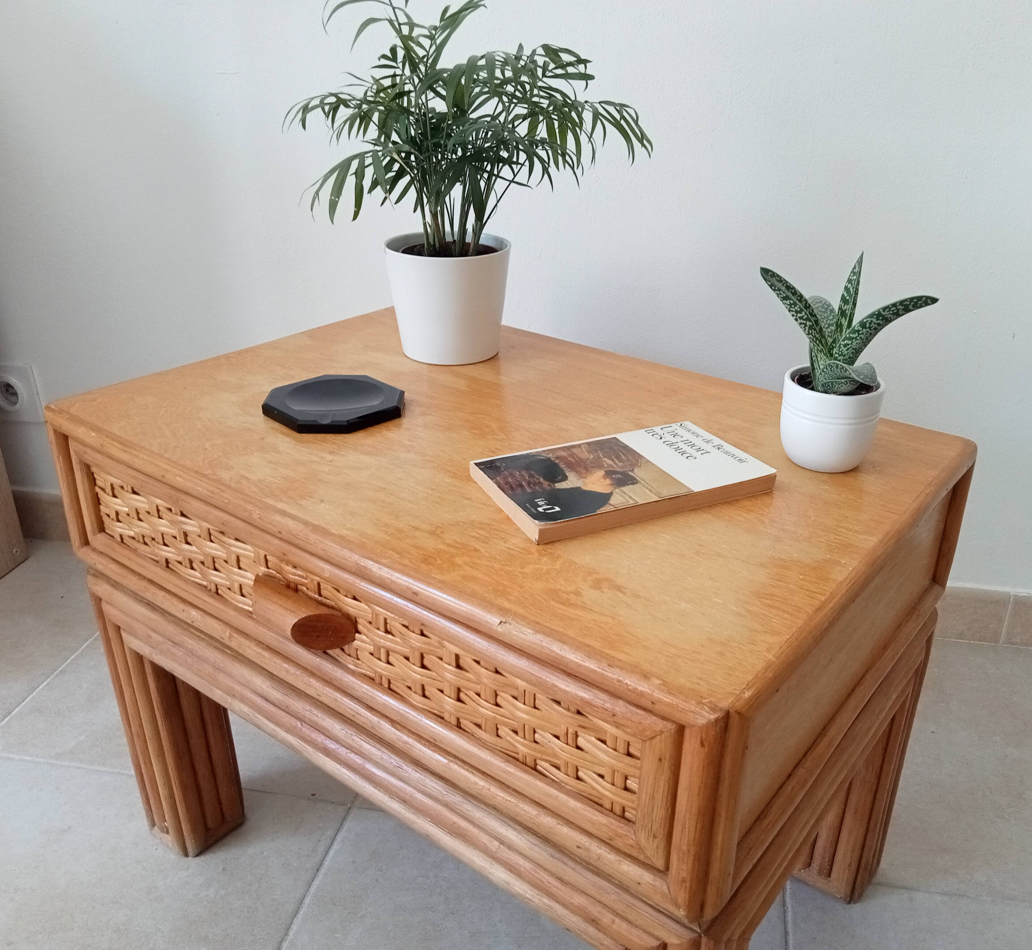 Vintage side table in bamboo and rattan from the 1970s.