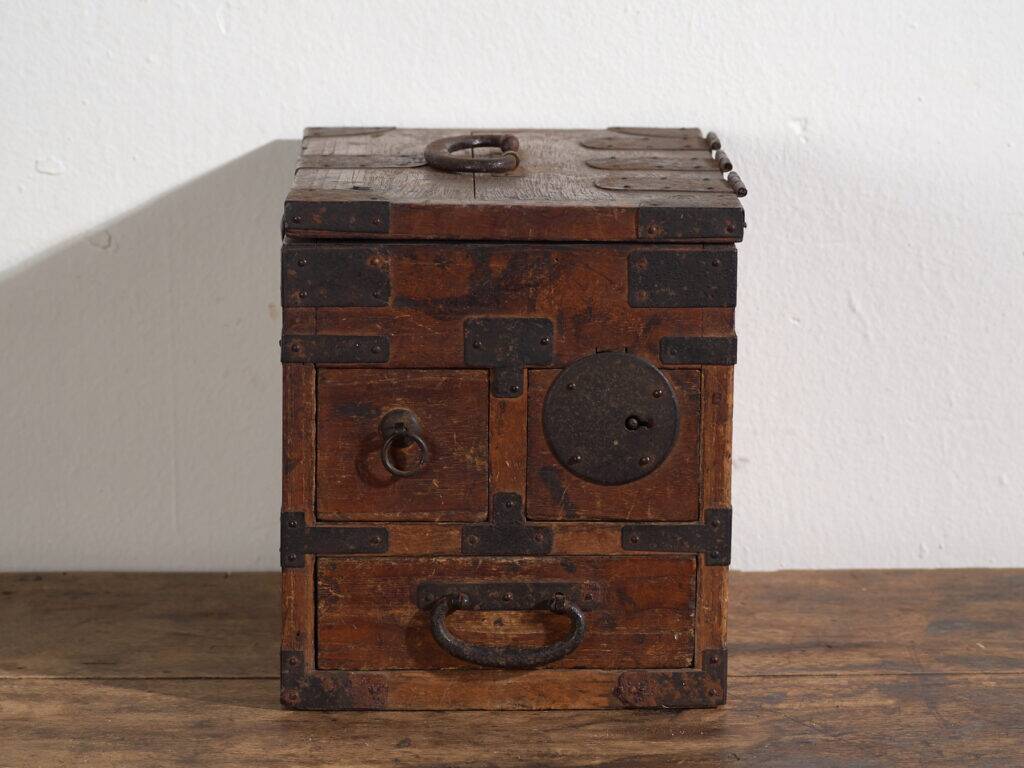 Antique Japanese chest with drawers and ironwork – portable tansu – Meiji–Taishō period (c. 1880–1920)