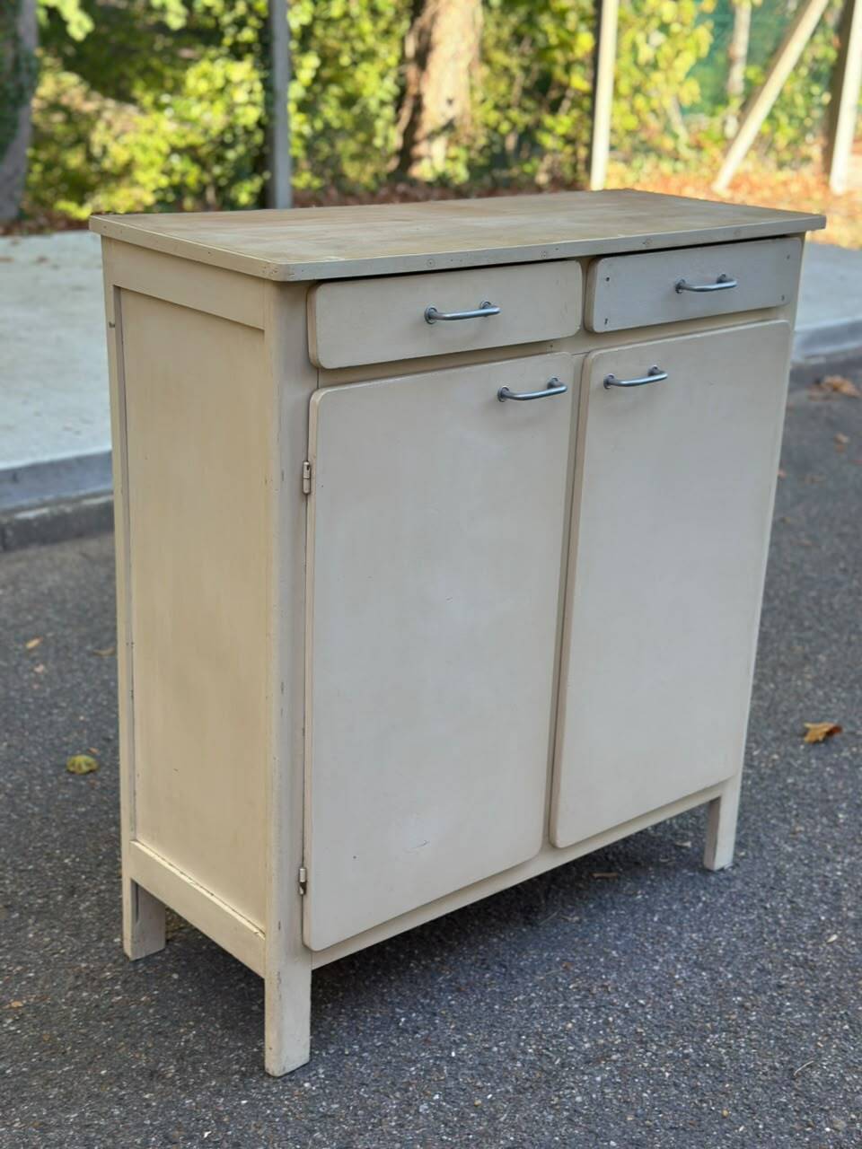 Buffet vintage en bois beige 1950 style parisien mado