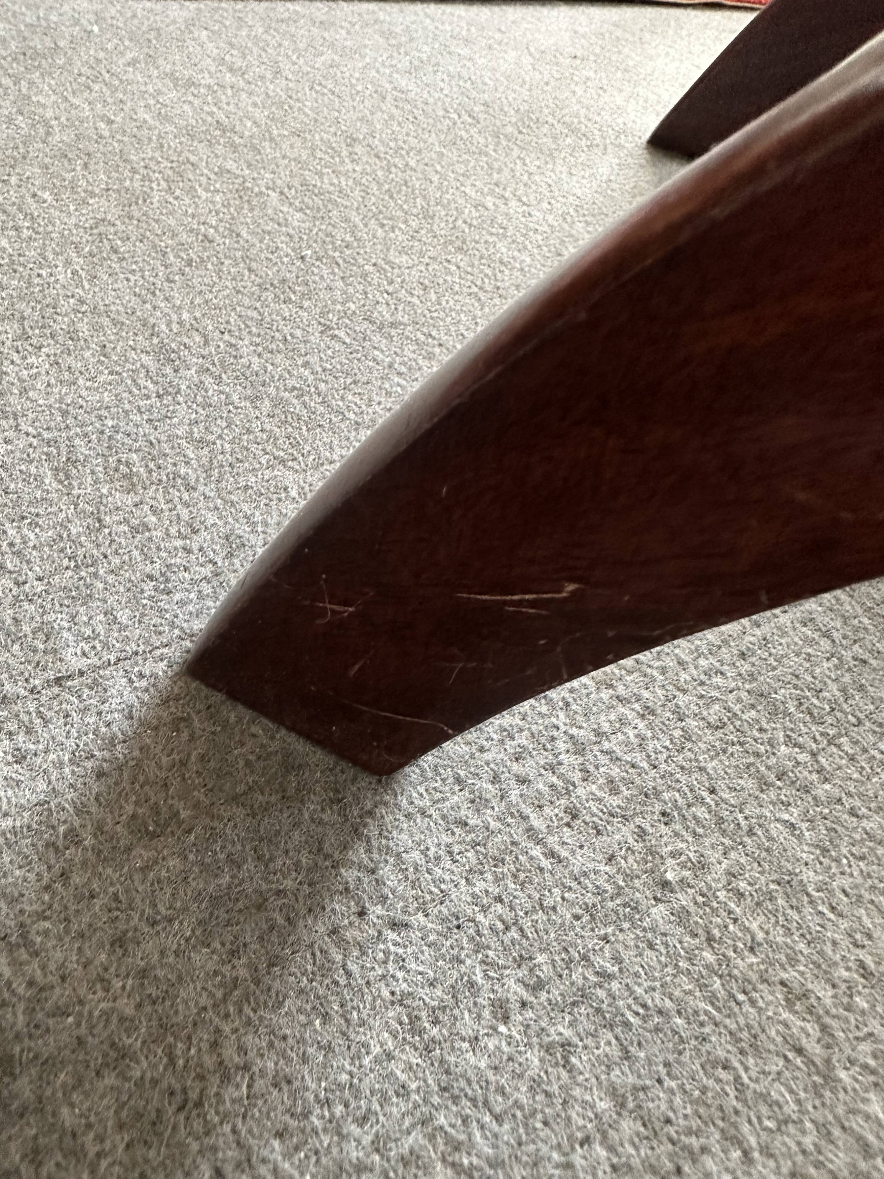 Fauteuil et repose pied - style chesterfield