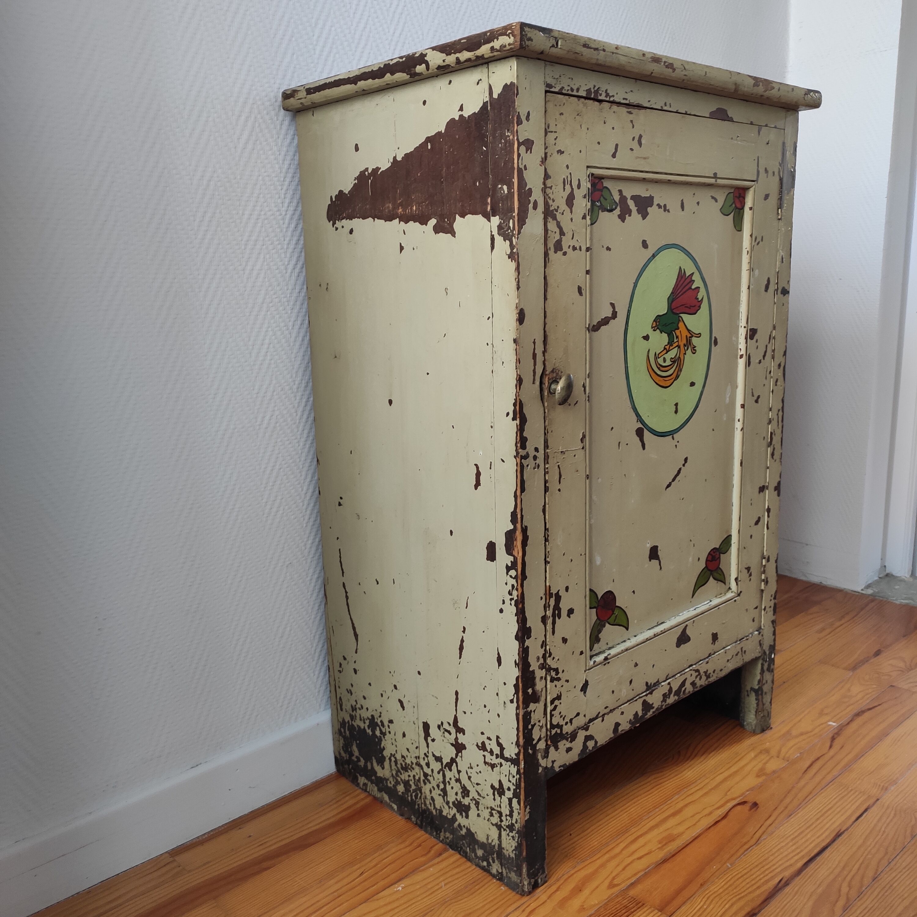 Parisian buffet old jam maker