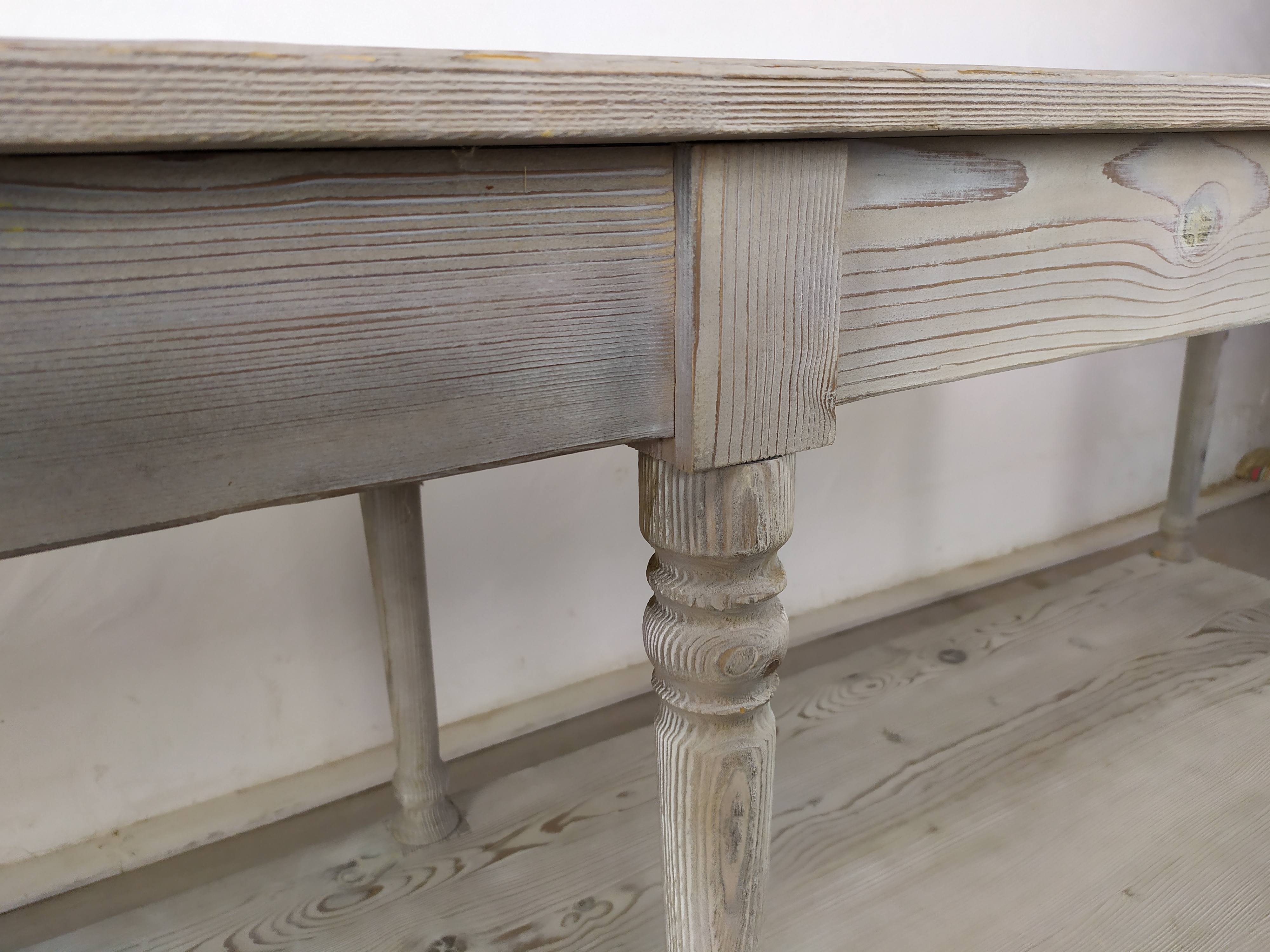 Table serving draper