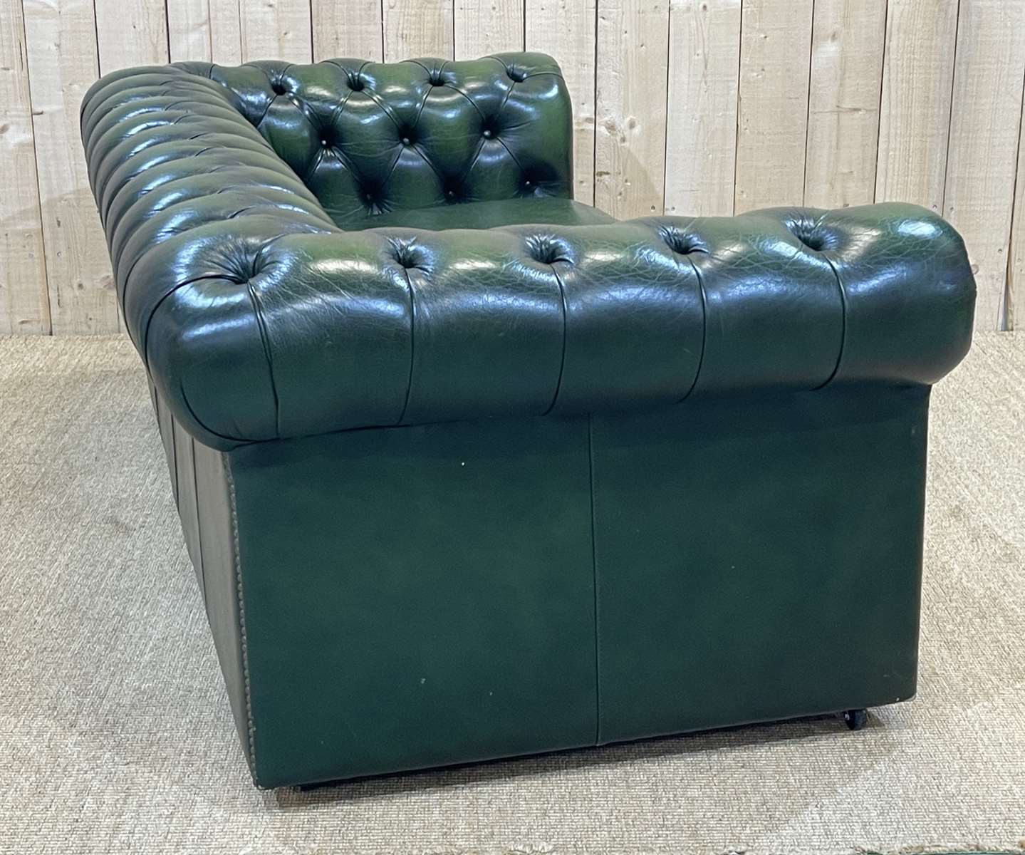 Chesterfield 3-seater sofa in green leather from the 80s