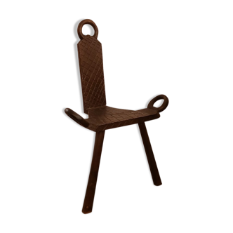 Chaise en bois sculpté