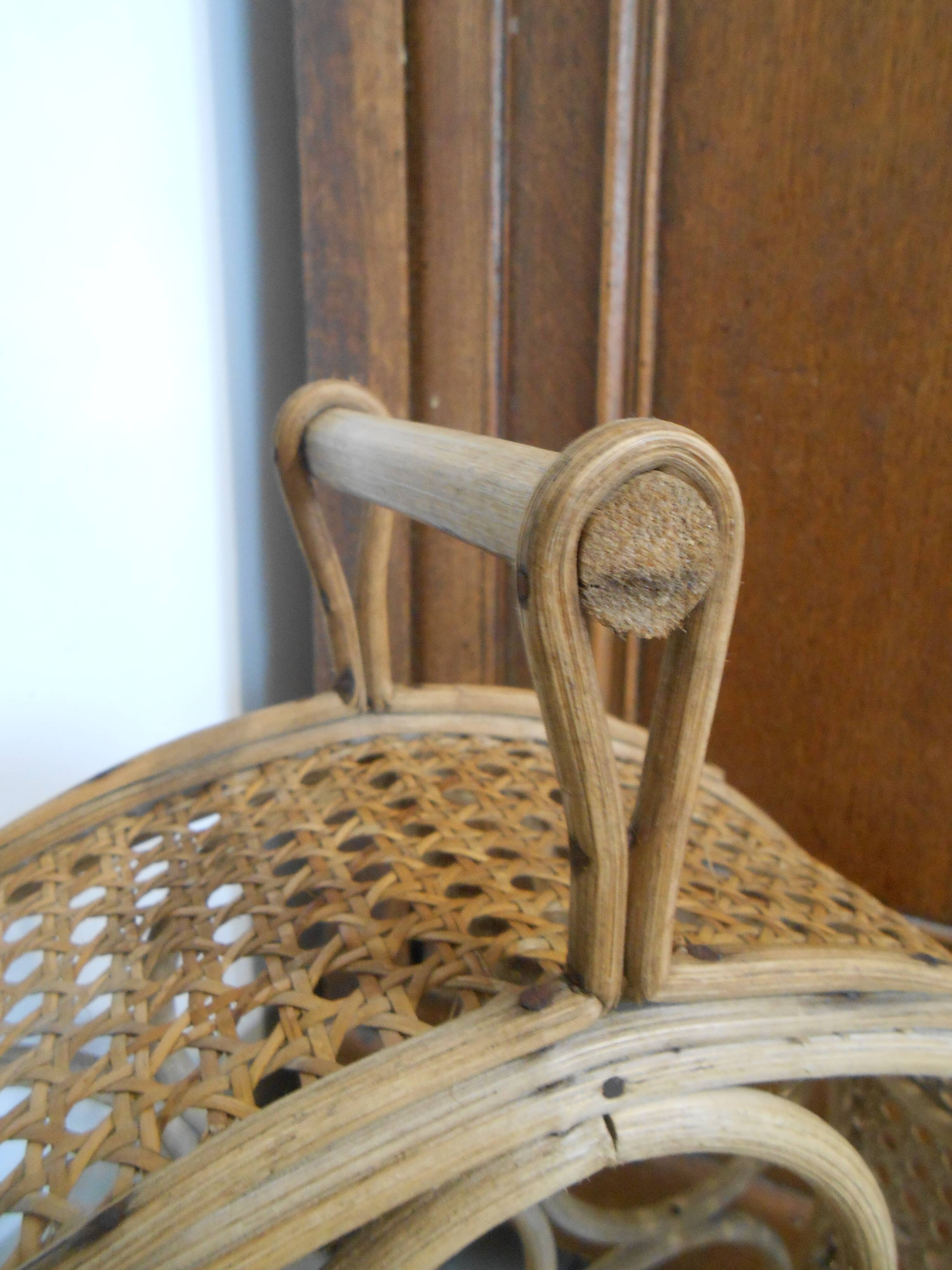 Rattan bottle holder