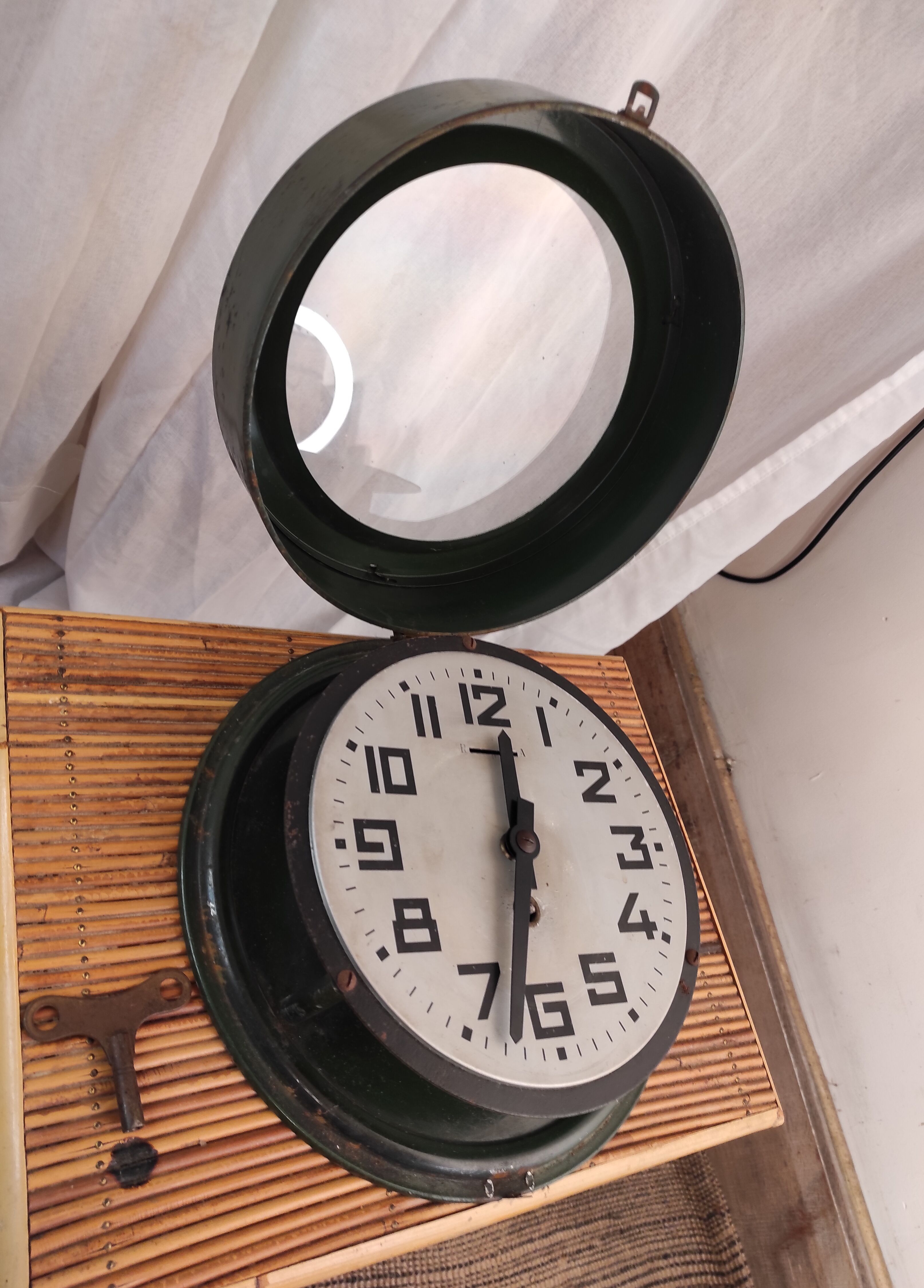 Station clock 1930
