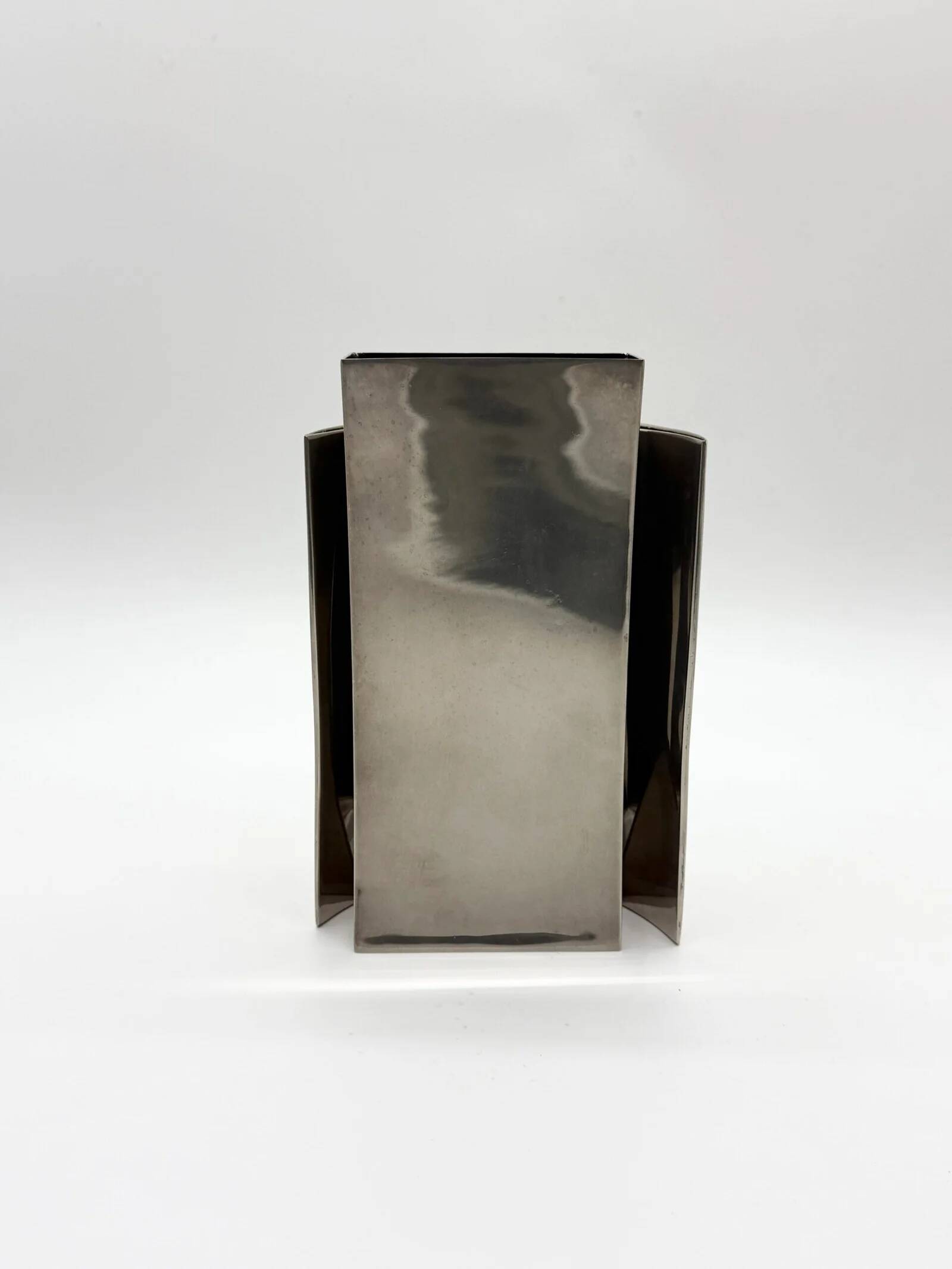 Paire de vases sculpturaux en aluminium, 1980s