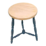 Tripod stool with spacer